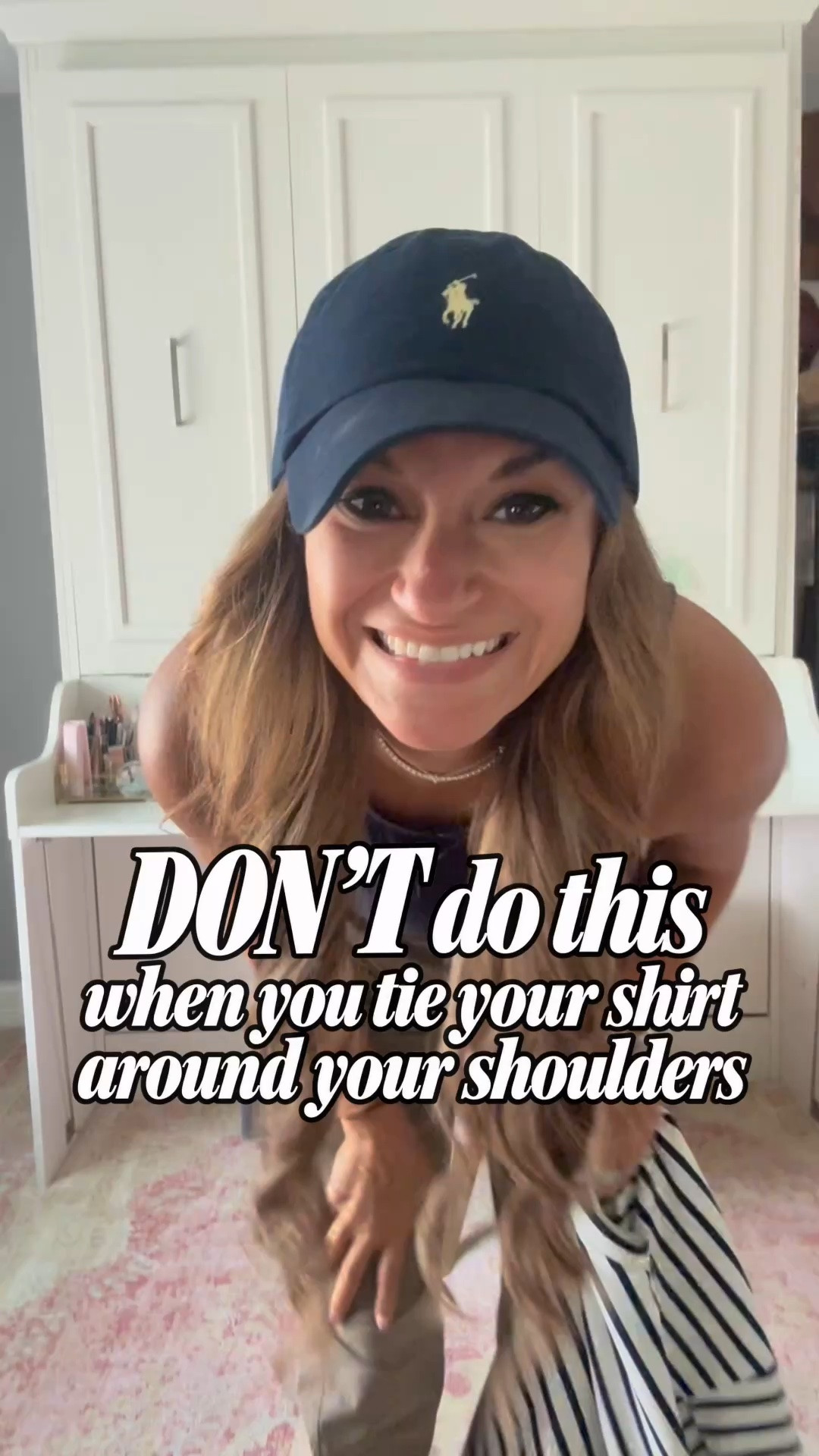 How to tie your shirt around your shoulders