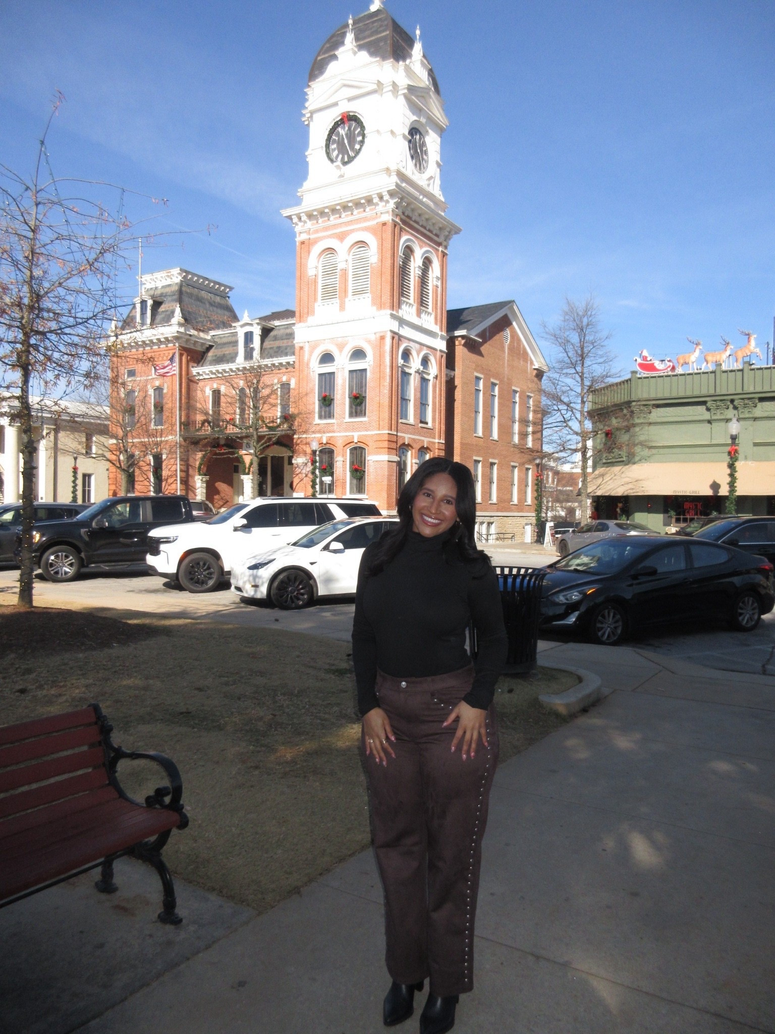 obsessed with these pants from Abercrombie - wearing the Curve Love High Rise 90s Relaxed Vegan Suede Pant in a size 31 short 

#LTKMidsize #LTKootd