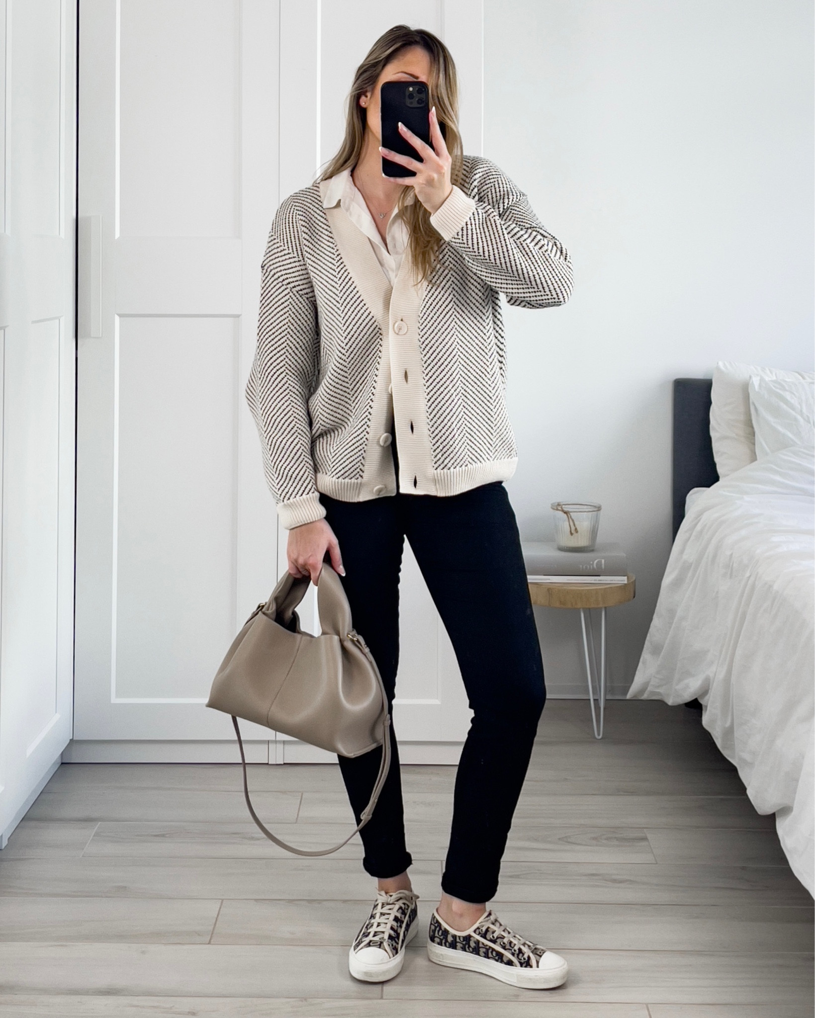 Cardigan outfit 💭

@sezane slim jeans
@dior sneakers
@milavert cardigan
@polene number 9

#LTKeurope #LTKSeasonal #LTKstyletip