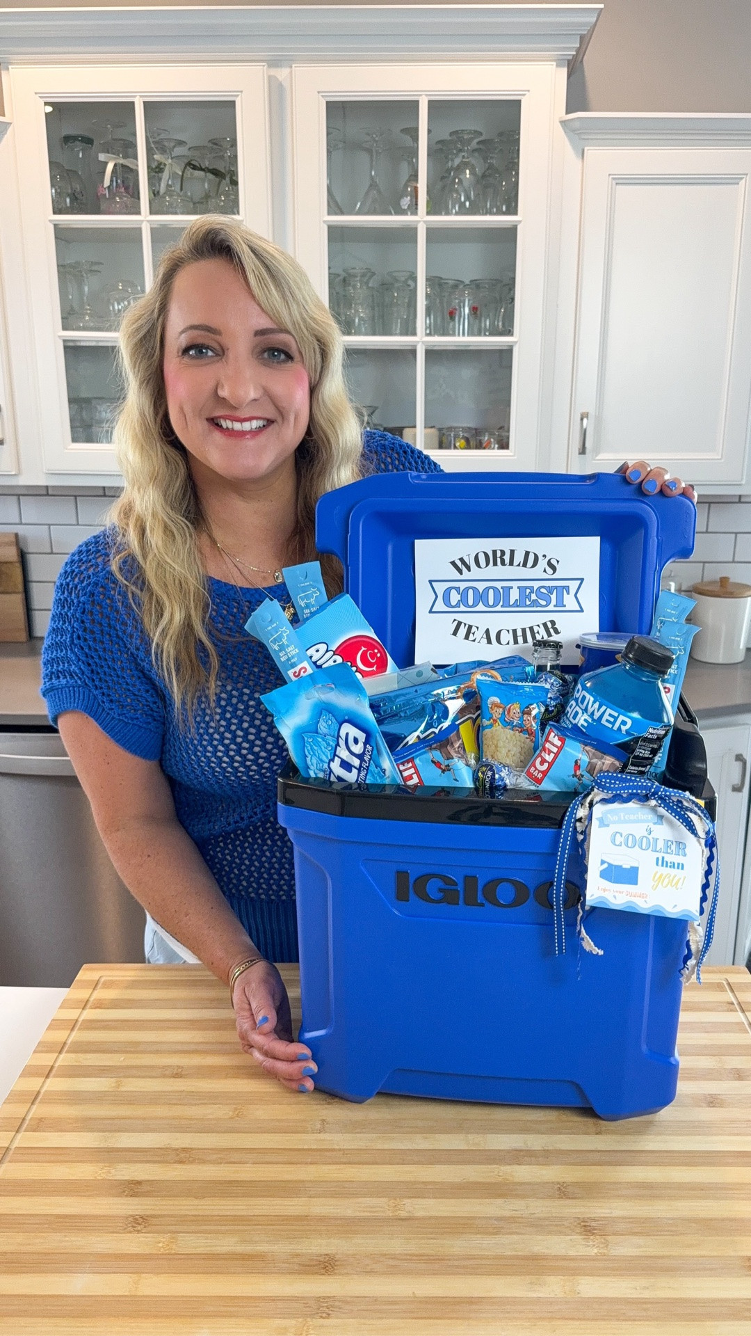 Cool Teacher Gift 💙

The coolest teacher deserves a fun little surprise! We kept things simple with a blue-themed cooler filled with snacks, drinks, and a few favorite treats. Such an easy gift idea to throw together — just add a fun gift tag and you’re good to go!