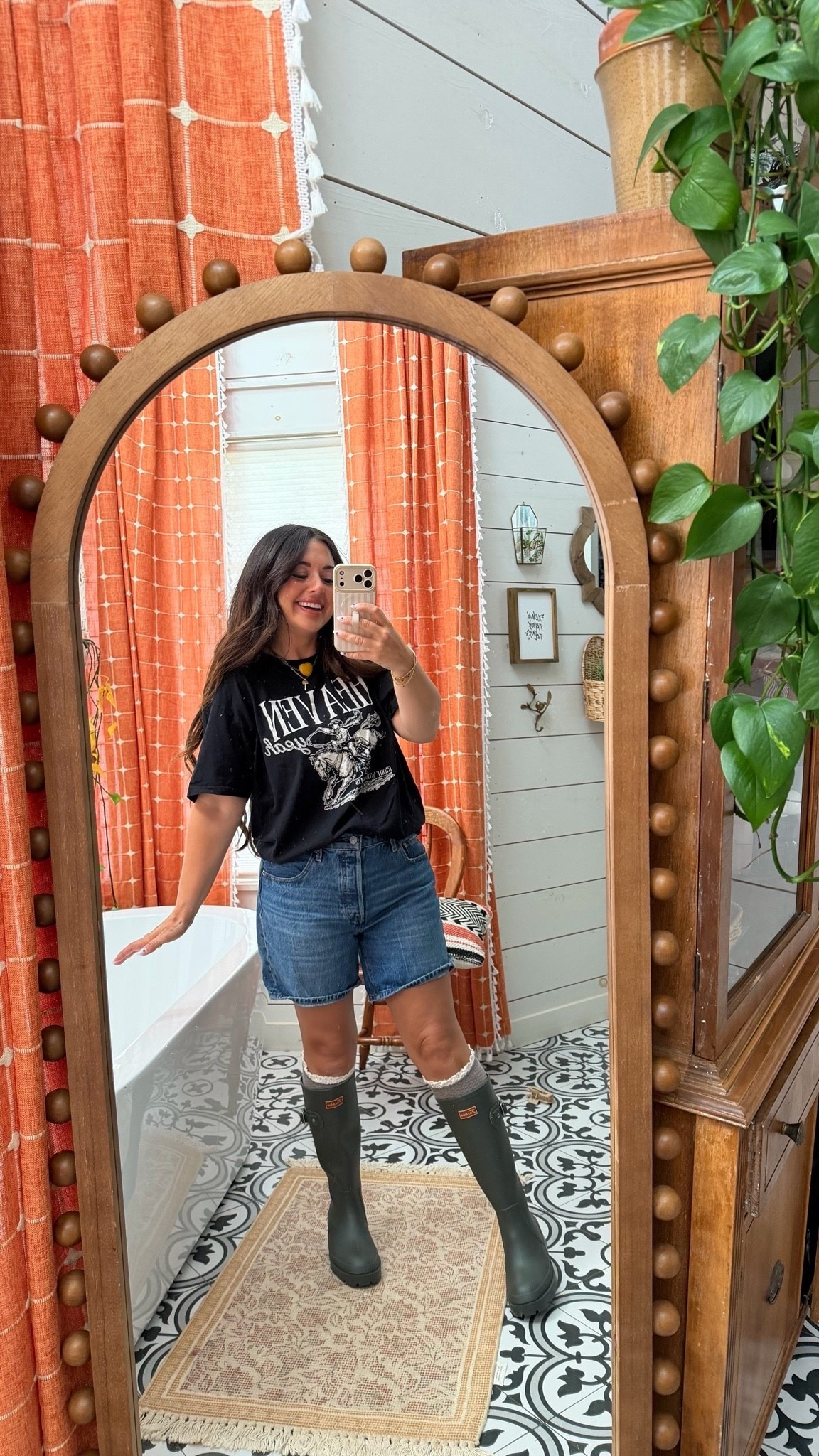 This combo with boots and shorts is my favorite fall. Transition go to… Boots makes anything look polish, but it doesn’t overheat you.

#LTKgrwm #LTKootd #LTKPetite