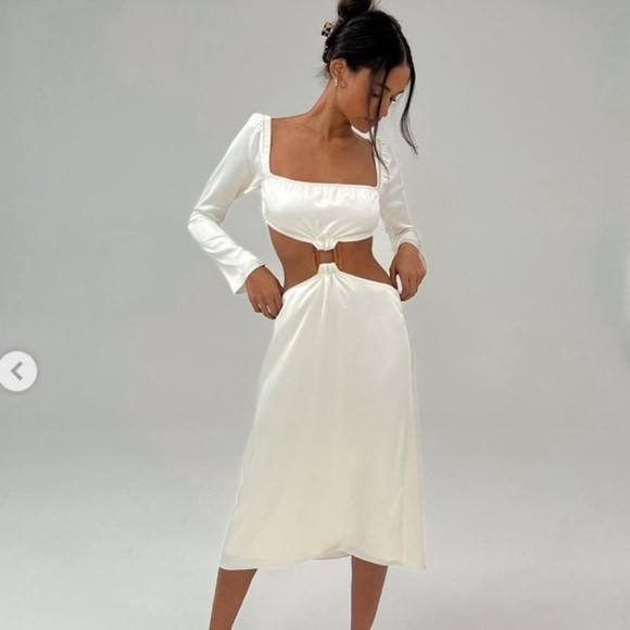 Weworewhat white satin cut out midi, raffia buckle - Size Small | Poshmark
