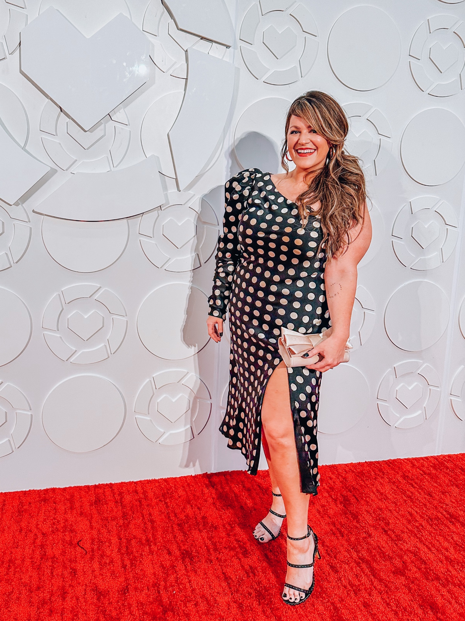 Midsize 14 cocktail dress
Wedding guest dress, special occasion dress (I would size down one in this dress. Wearing a size 14 but it’s too big in the bust) 


#LTKwedding #LTKCon #LTKcurves