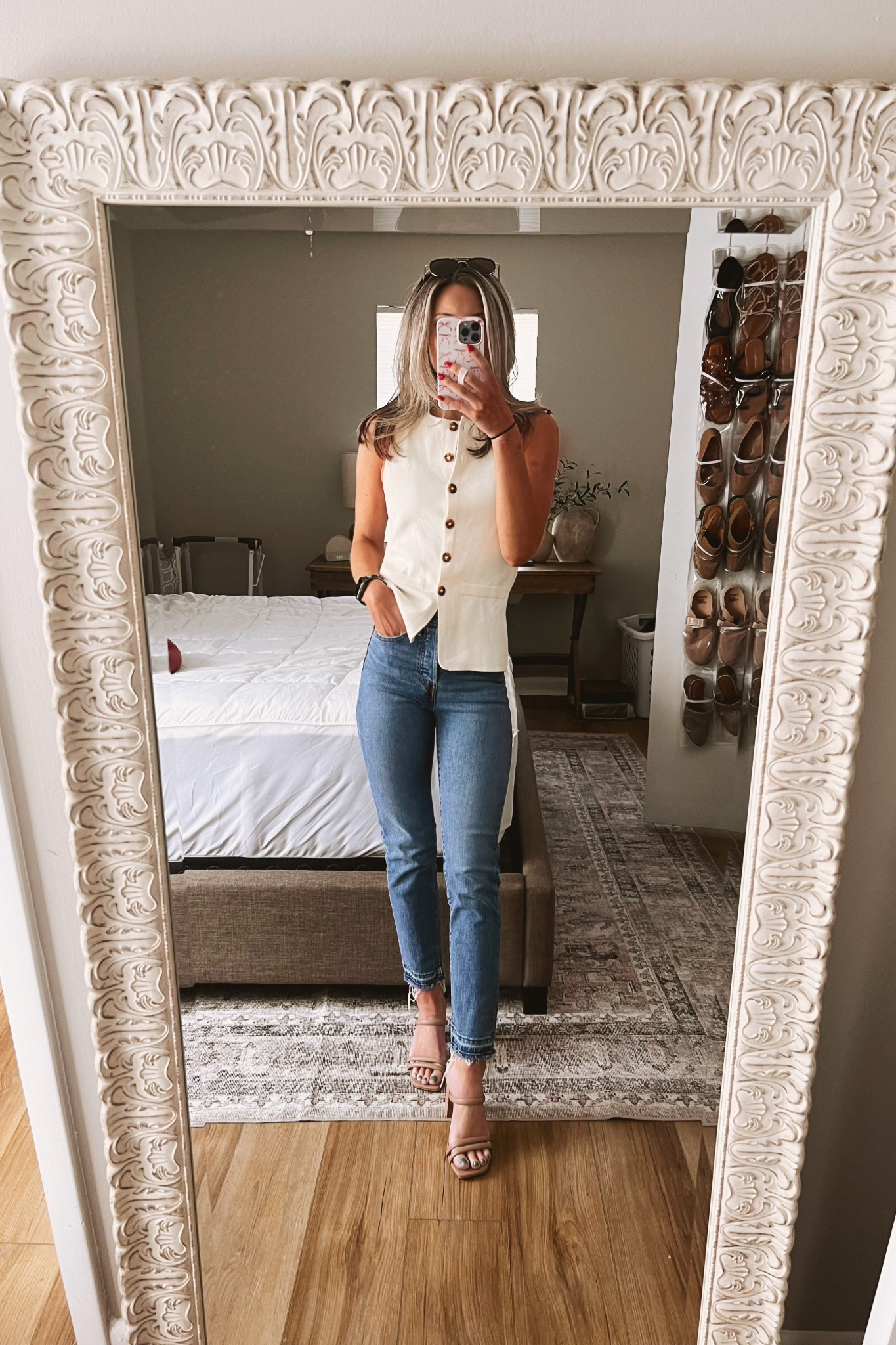 H&M tailored style button up vest. Wearing a xs and fits true to size 

#LTKStyleTip #LTKFindsUnder50