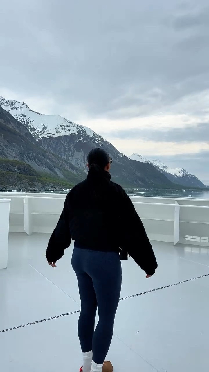 7 Day Alaskan Cruise on the Norwegian Encore Day 5: Glacier Bay National Park 🏔️ 

#alaska #glacierbaynationalpark #alaskacruise #alaskancruise #nationalpark @norwegiancruiseline @nationalparkservice