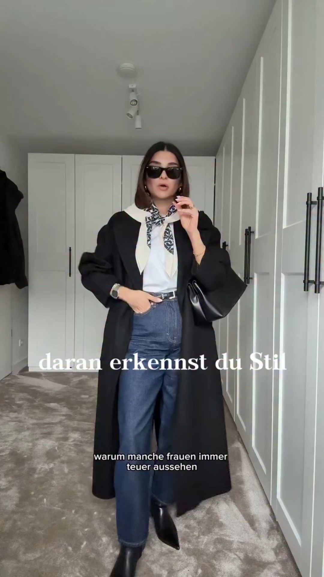Warum manche Frauen immer teuer aussehen selbst in Basics?

Nicht das Label. Das Material.

Struktur statt Zufall. Qualität statt Kompromiss.

Und die Accessoires.
Ohne sie ist es Kleidung. Mit ihnen wird es Stil.

Ich achte seit Jahren bewusst auf Materialien 
und man sieht den Unterschied.

Bist du Team Material 🤍
oder eher egal?

#quietluxury #stylingtipps #modernstyle
#fashionreels#minimalfashion