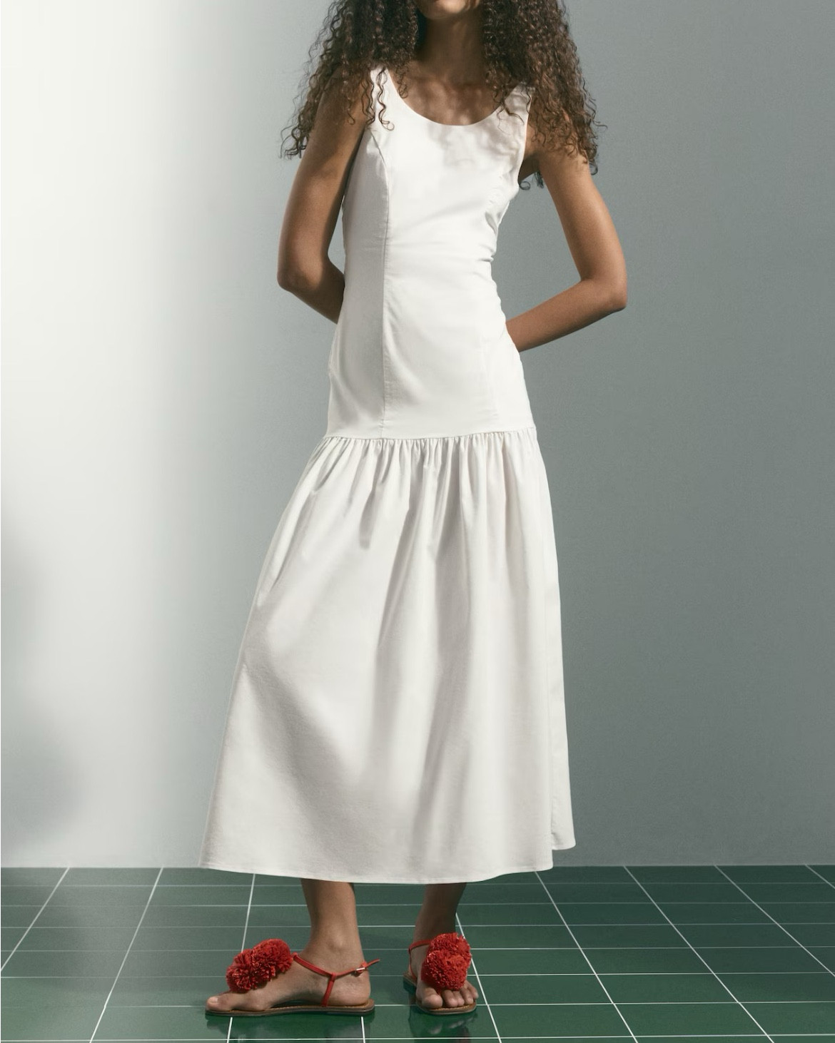 White drop waist backless maxi dress 

#LTKSeasonal