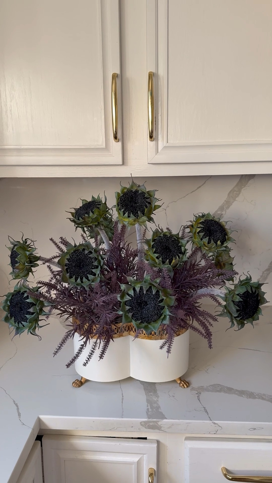 Let’s create a moody fall flower arrangement! I am loving these deep fall colors. 

#flowerarrangements #floraldesign #luxehome #fallhomedecor #floraldesigner #betterhomesandgardens 

#LTKStyleTip #LTKSeasonal #LTKHome