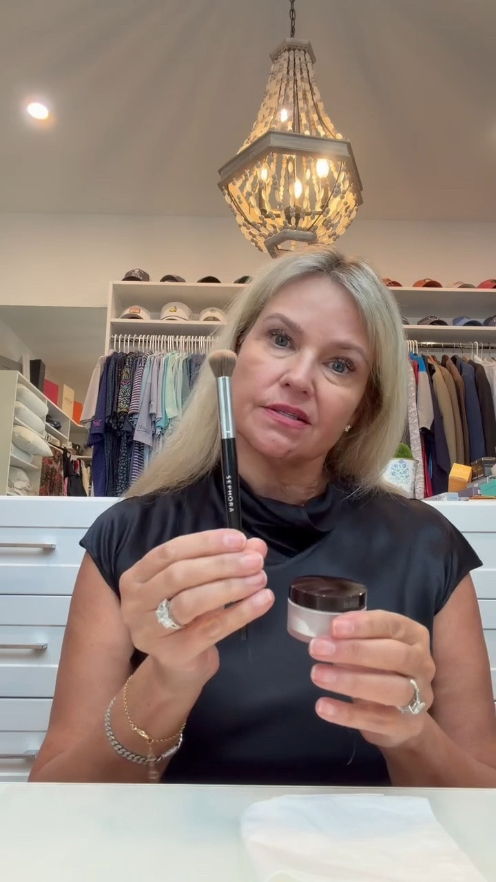 Midweek must-have 💫
If you know, you know… the Laura Mercier Secret Brightening Under Eye Powder is my little magic trick for looking instantly more awake. It blurs, brightens, and sets without ever looking dry or cakey — just a soft, lifted finish ✨
Perfect for those mornings when you need a little extra help (we’ve all been there 😉).


#LTKBeauty #LTKOver40 #LTKgrwm