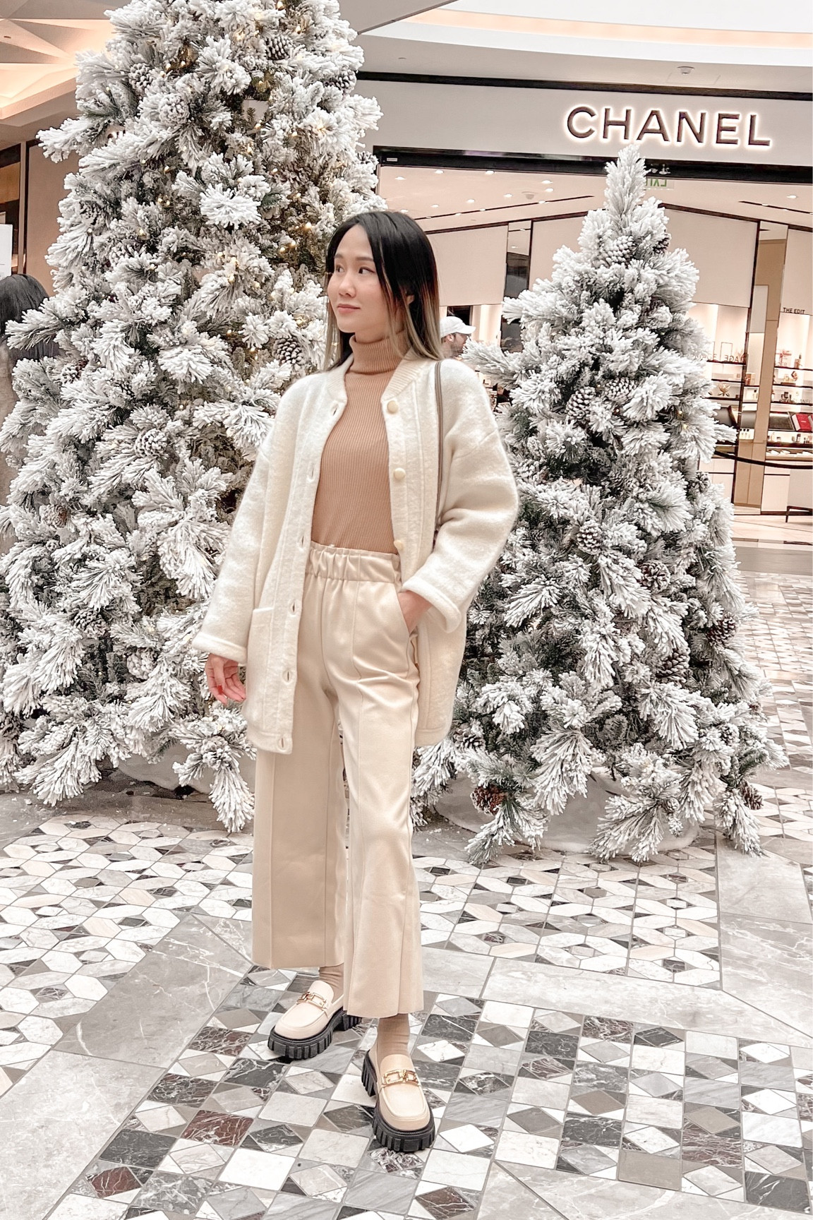 Giving myself a warm holiday with @sezane Nathael Jacket - it is made from Mohair wool, super cozy 




#LTKGiftGuide #LTKHoliday #LTKSeasonal