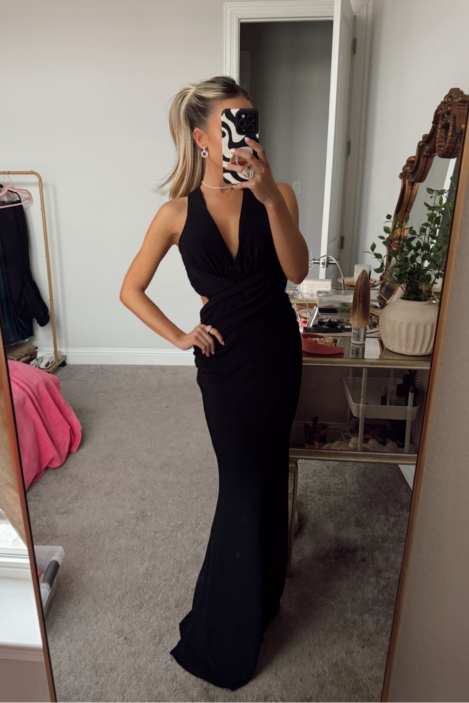 Wearing size XS in dress

Wedding guest dress formal gown black gown black dress revolve dress 

#LTKwedding #LTKSeasonal #LTKparties