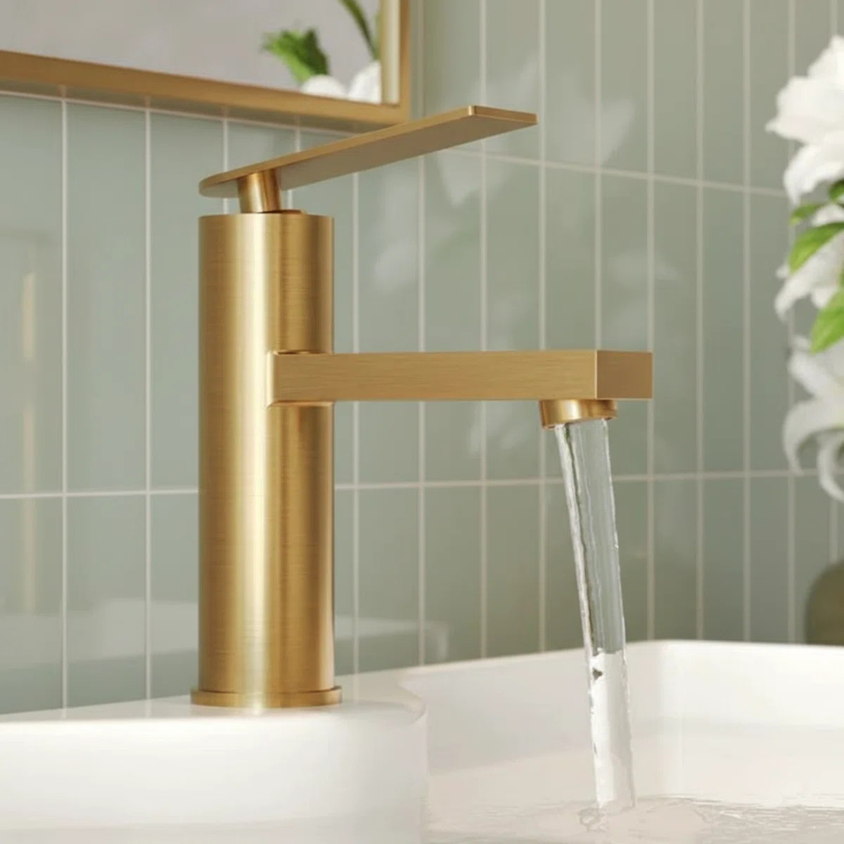 Single Hole Bathroom Faucet, Single Handle Bathroom Sink Faucet with Drain Assembly SFS-1122-GD | Wayfair North America