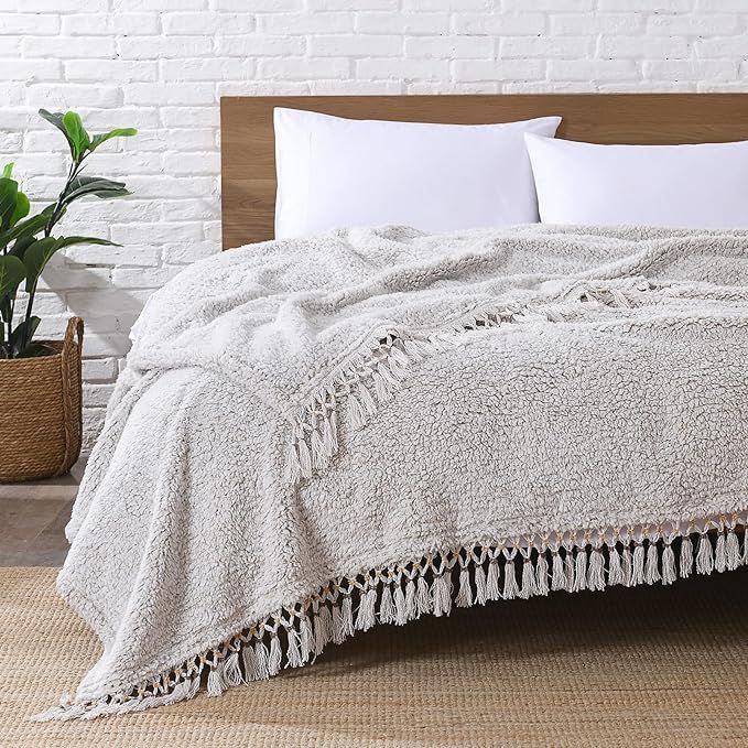 Ultra Soft Fleece Sherpa Blanket King Size,Lightweight Cozy Boho Bed Blanket with Decorative Tass... | Amazon (US)