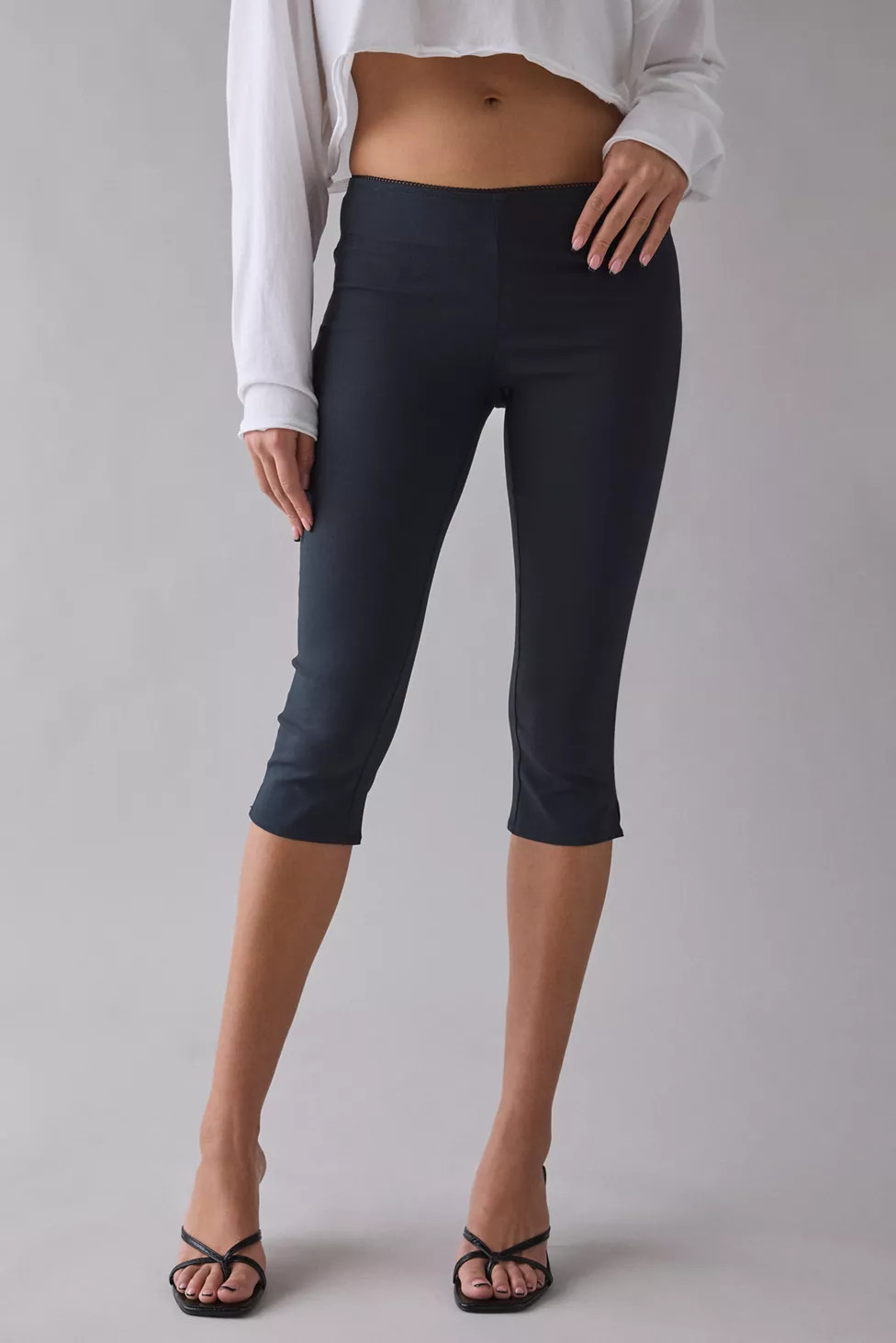 Kimchi Blue Ellie Mid-Rise Stretch Capri Pant | Urban Outfitters (US and RoW)