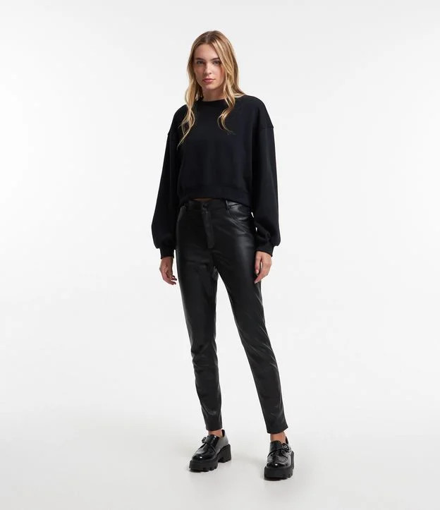 Calça Skinny em Pu com Bolsos Fake Preto | Renner (BR)