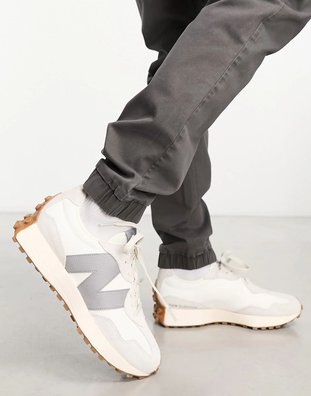 New Balance 327 trainers in white & grey | ASOS (Global)
