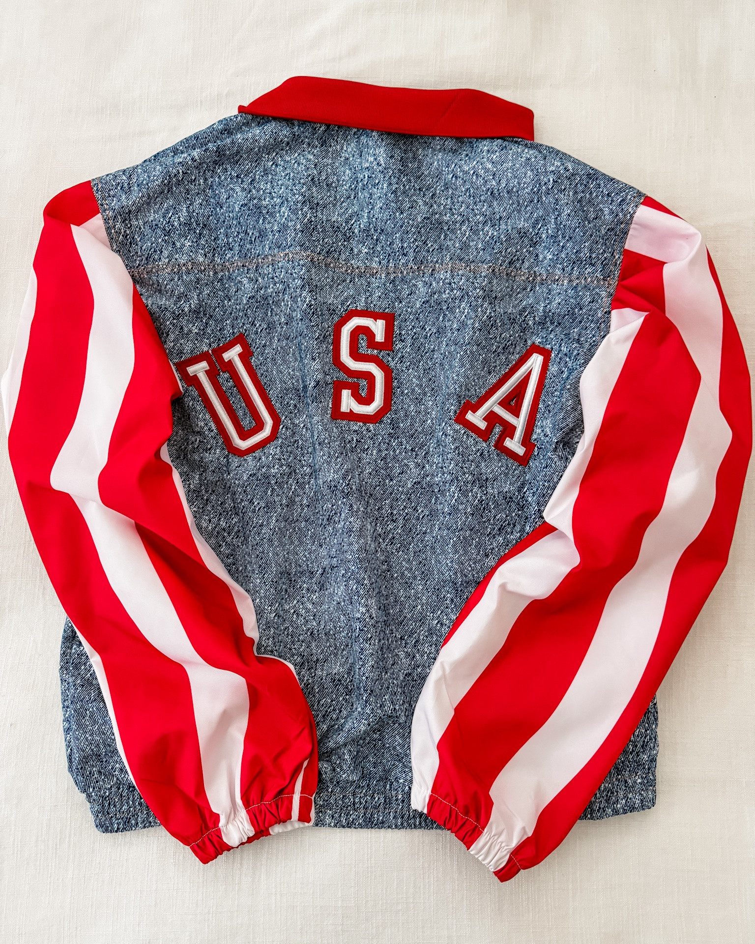 LTK POST O This outfit has me fully in my Team USA era. The red track jacket, the white wide-leg pants ...just add some sambas for a pop of blue!
Whether you're heading to a watch party or just love a sporty-chic look, this combo is a winner. f
@adidas
#createdwithadidas #adidaspartner