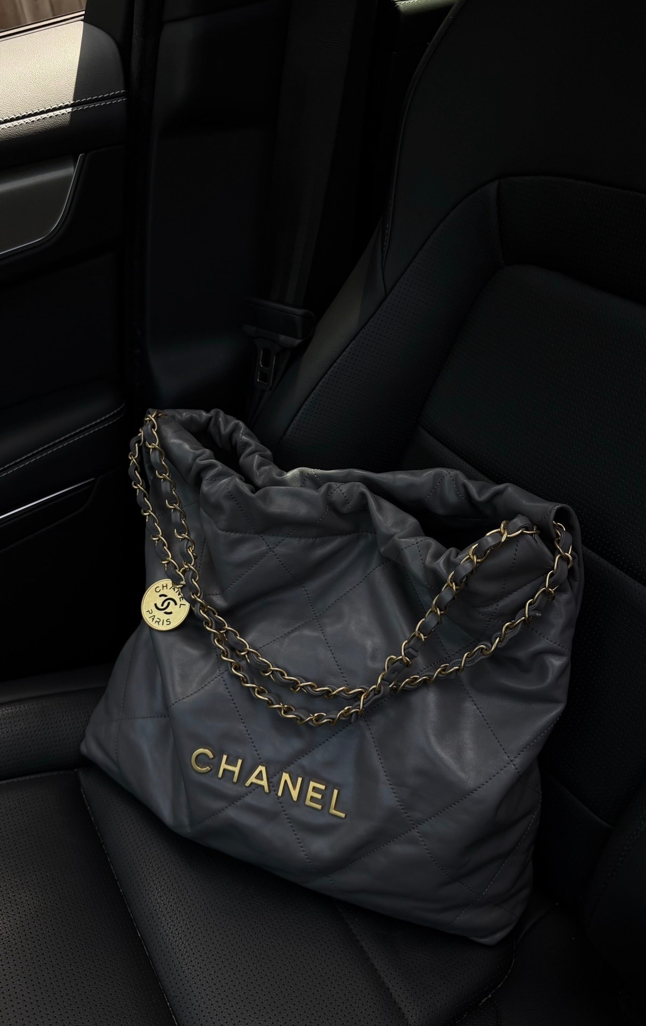 Chanel black tote rented on vivrelle 