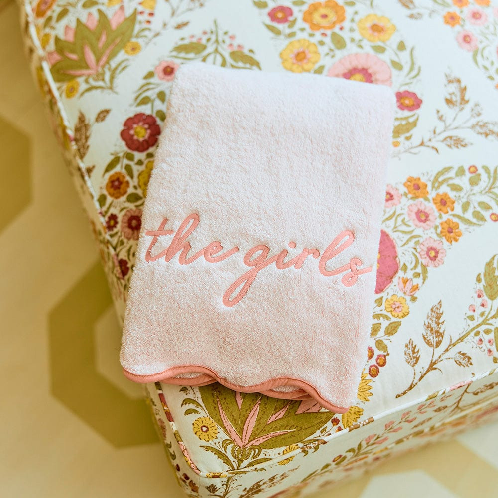 Monogrammed Plush Luxury Scallop Bath Towel | Weezie | Weezie Towels