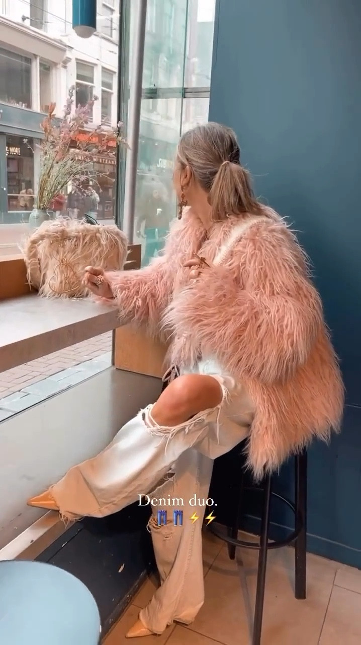 Jeans + faux fur cute coats 🥰🥰

#LTKFindsUnder100 #LTKU #LTKStyleTip