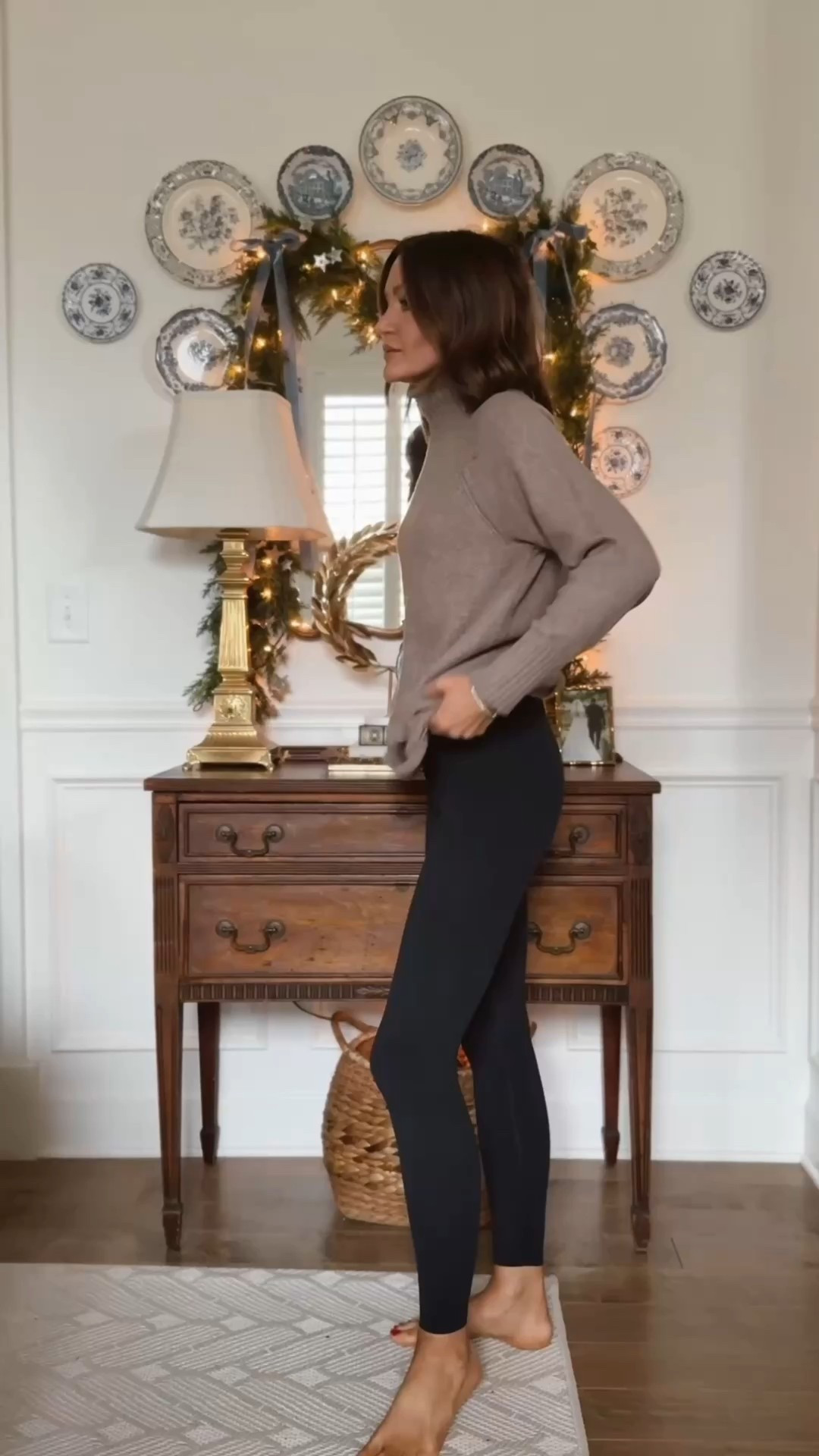 S in sweater 
Xs in coat 
S in leggings 
25 in black jeans (size down)
25 in wide leg dark wash jeans 
S in pleated skirt 
2 in brown coat 