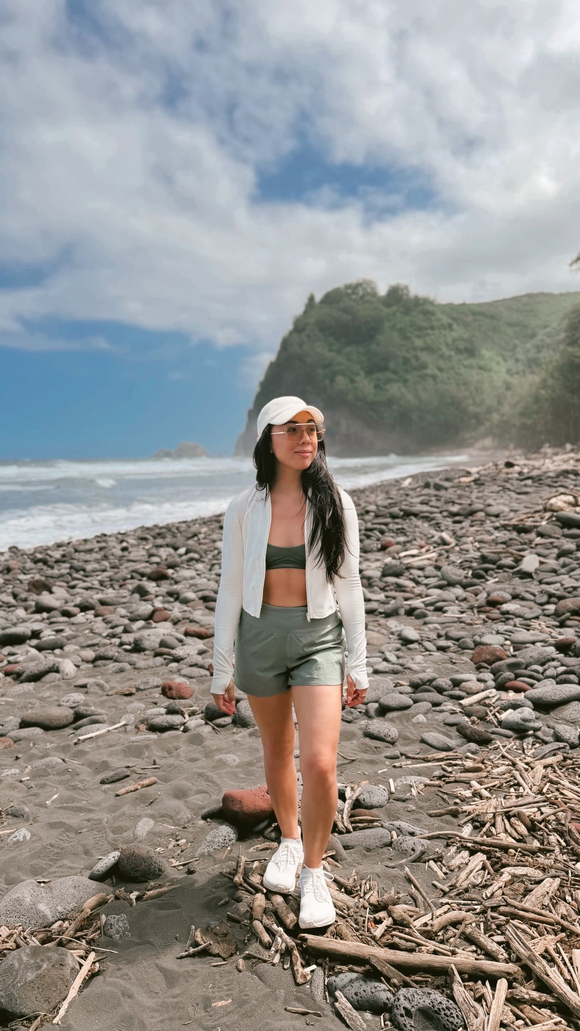 Hawaii hiking outfit ☀️

#LTKActive #LTKTravel #LTKootd