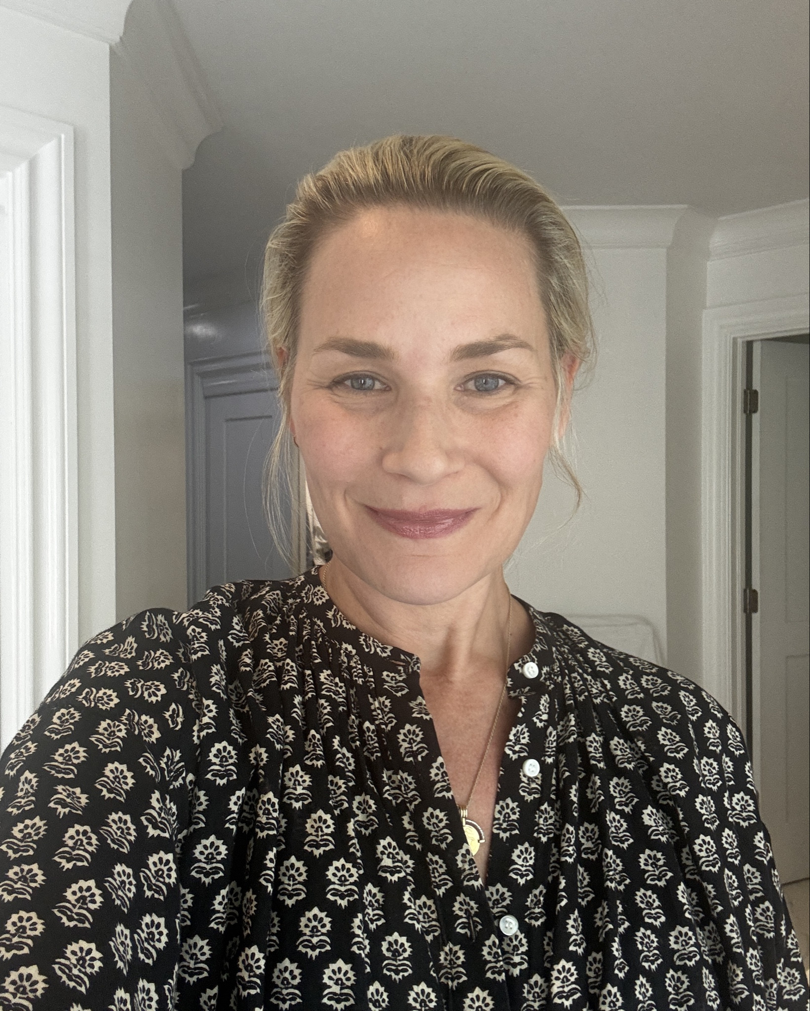 The 5 beauty products I am using this Fall to get ready in 10 mins or less 

#LTKVideo #LTKOver40 #LTKBeauty