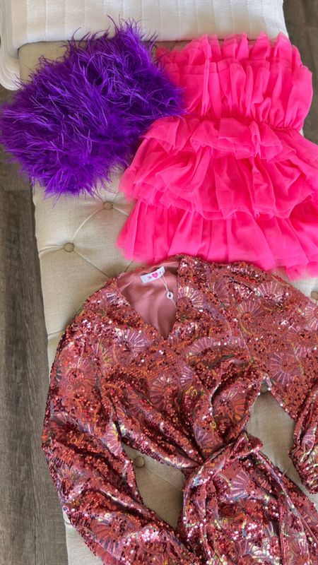CYBER MONDAY SALE - 50% off these fun holiday looks

Sequin dress
Pink dress
Feather top
Christmas party outfit
Holiday party outfit
Half off

#LTKsalealert #LTKHoliday #LTKCyberweek