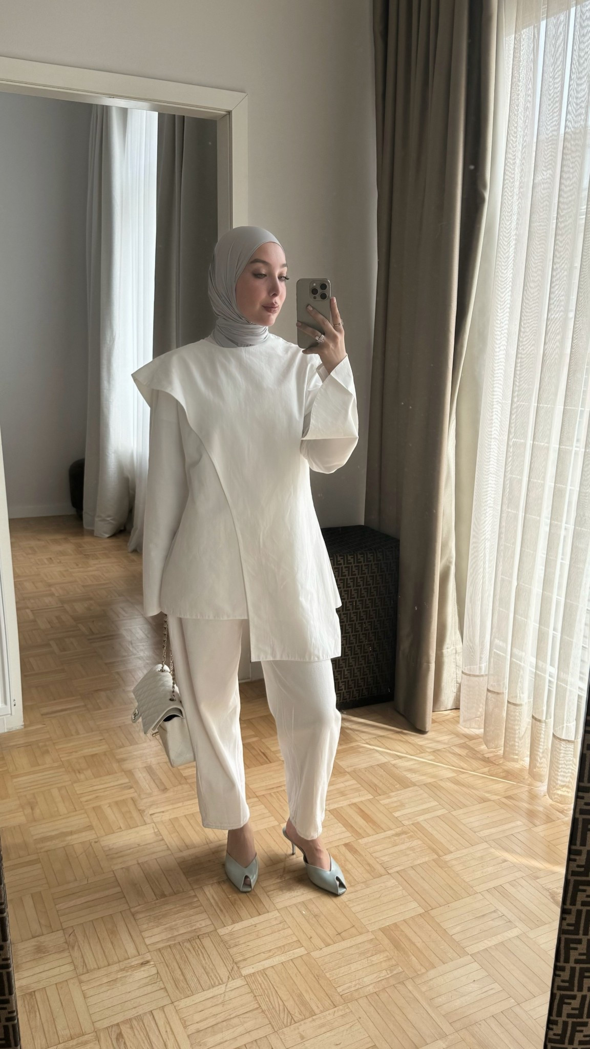 Monochrome whites with a touch of blue 

#LTKeurope #LTKdeutschland #LTKsummer