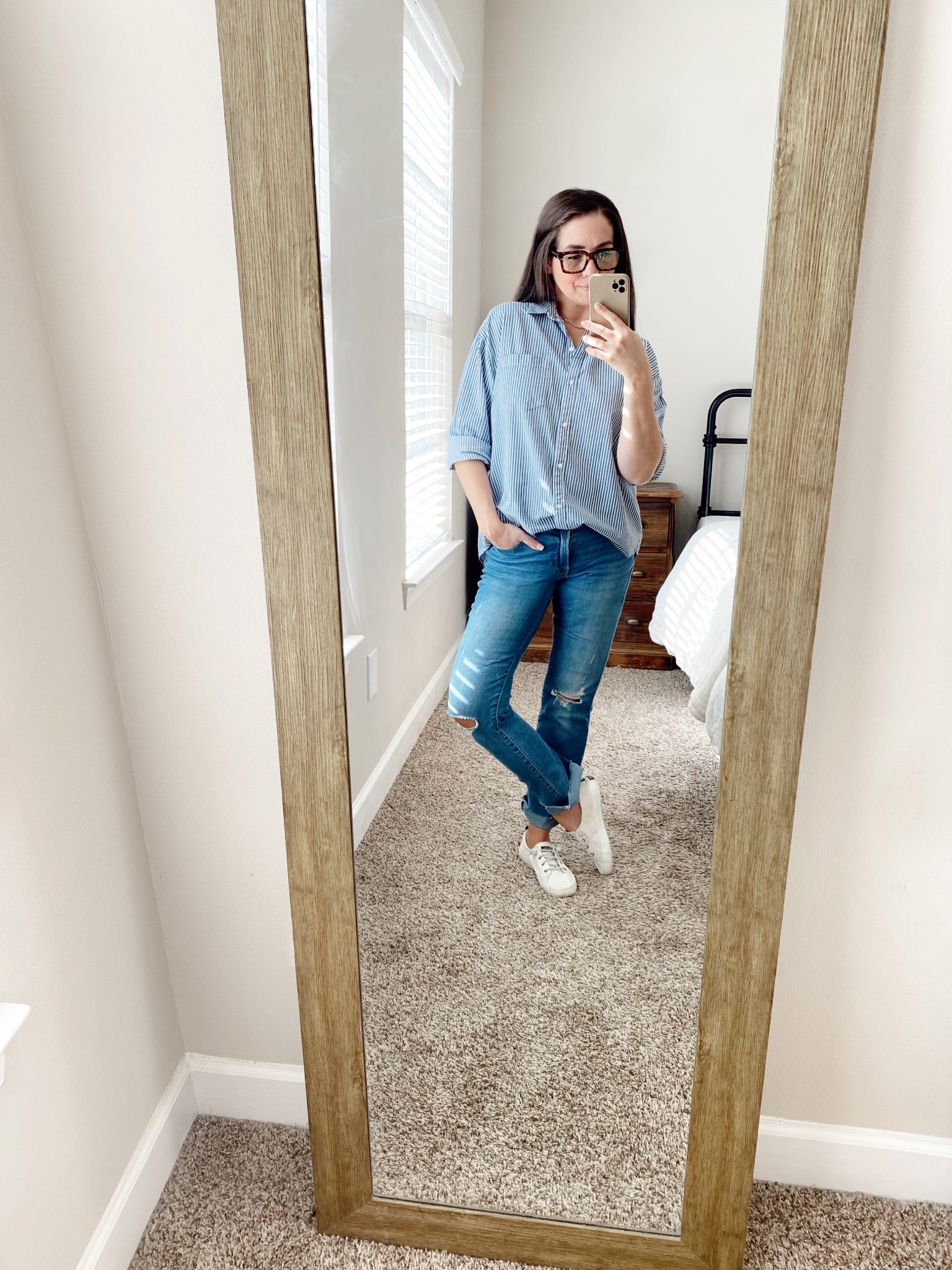 I’m sorry for all the things I said when it was winter✌️And please excuse me while button down shirts and this current weather become my entire personality. 

(Wearing a size 8 in these Lucky jeans and M in the boyfriend shirt)



#LTKOver40 #LTKSeasonal #LTKFindsUnder100