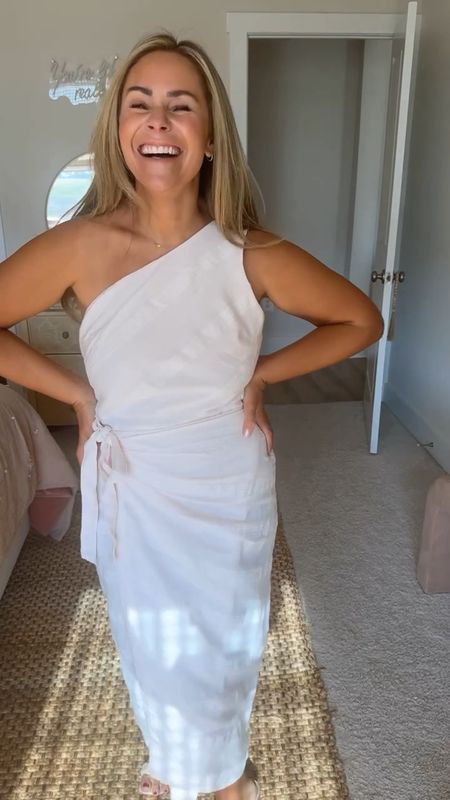 Destination wedding, bridal shower, honeymoon this white dress from Free People is under $100 and perfect for anyone in their bridal era 👰 

This Free People Midi Dress is under $100 has adjustable straps and a tie waist for style & comfort. You can pair it with heels or sandals depending on the occasion. It comes in 5 colors and is TTS (I am wearing a Medium).

#freepeople @freepeople

#LTKstyletip #LTKwedding #LTKfindsunder100
