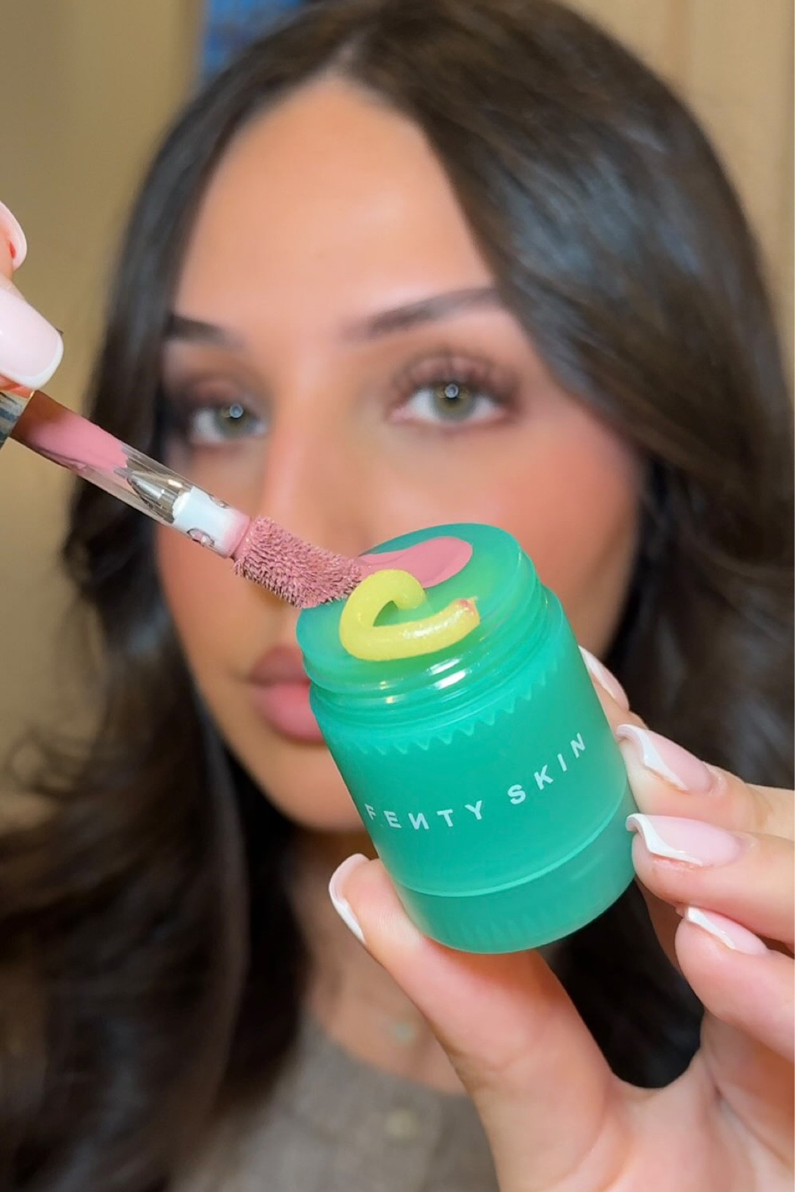 *gasp* diy tinted lip mask! 🎀 I always love when my blush matches my cheeks and I forgot to pack a gloss when I was in New York 🗽

@fentybeauty or @rarebeauty needs to make this combo please so I don’t have to diy it! 

@fentyskin plush pudding lip mask “kalahari melon”
@rarebeauty soft pinch liquid blush “encourage” 
@bobbibrownuk concealer brush

Please do not use/repost my content without my permission. 

#lipbalm #lipgloss #skincare  #skincareblogger #skincareluxury #lipproducts #lipmask #berrylips #diymakeup #blush #liquidblush