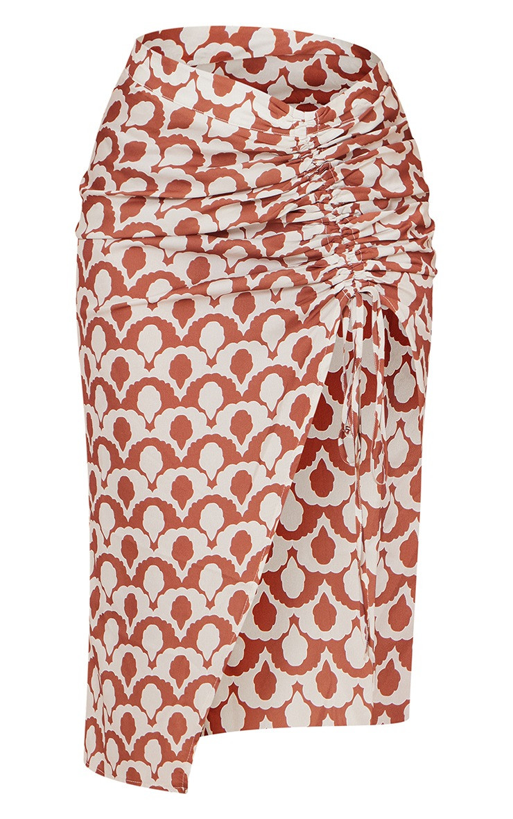 Brown Geo Print Woven Ruched Detail Midi Skirt | PrettyLittleThing US
