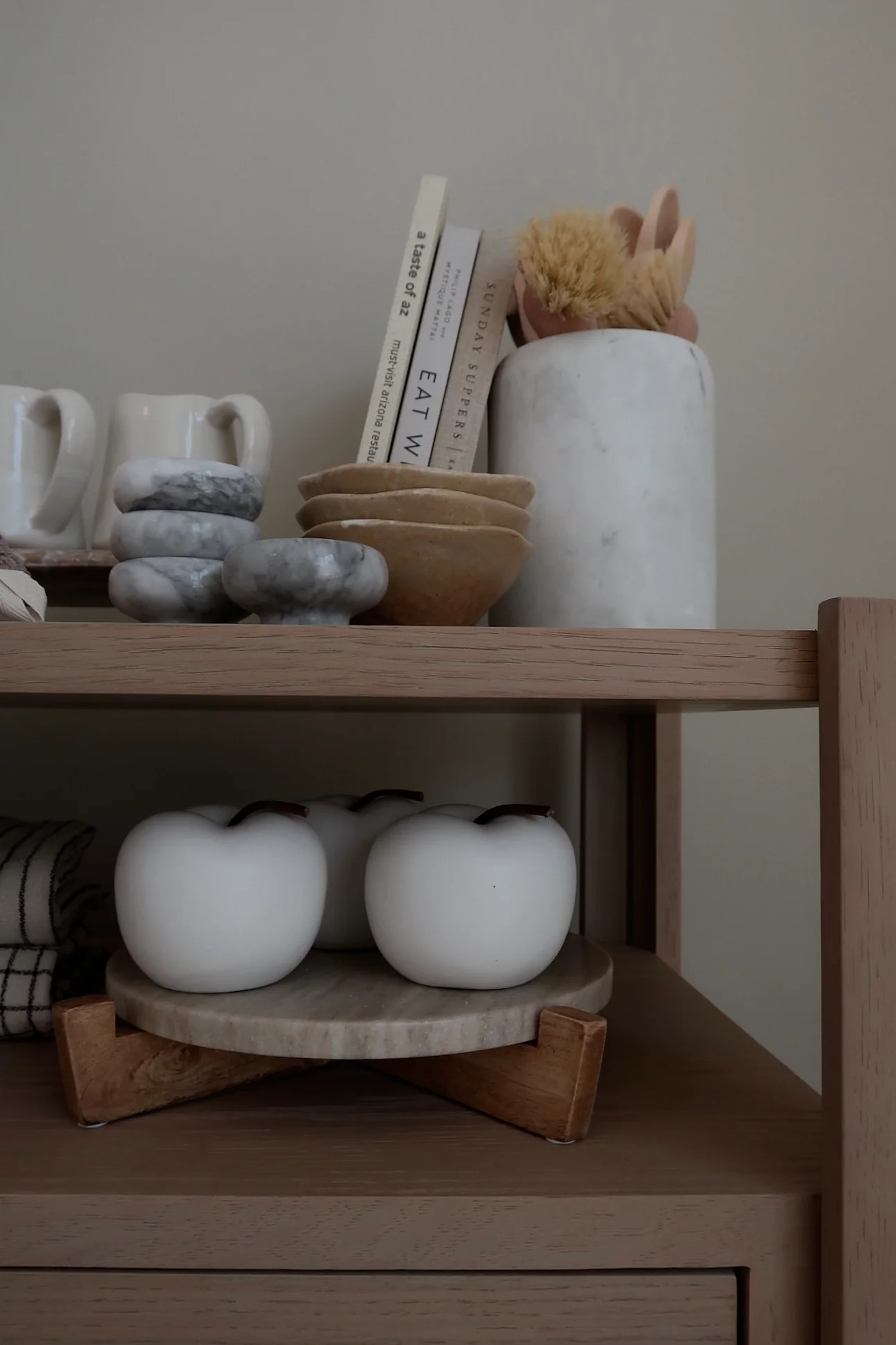 Peoria Marble Board With Wood Pedestal | THELIFESTYLEDCO