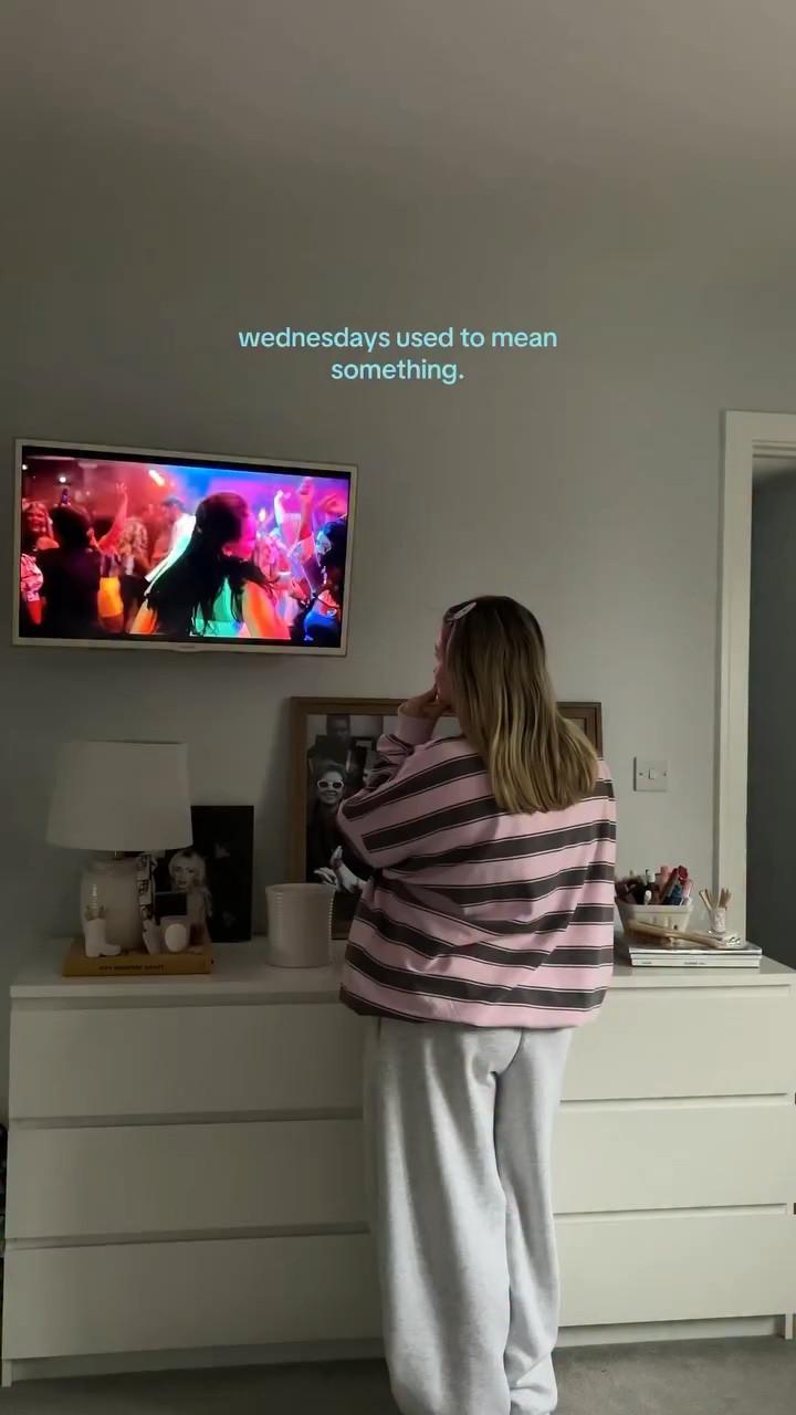 i miss wednesday’s!!! 🥹🥹🥹🥹🌸🌸🌸🫧🫧🫧🪻🪻🪻🪻

#tsitp #tsitpseason3 #conradfisher #bonrad #thesummeriturnedpretty