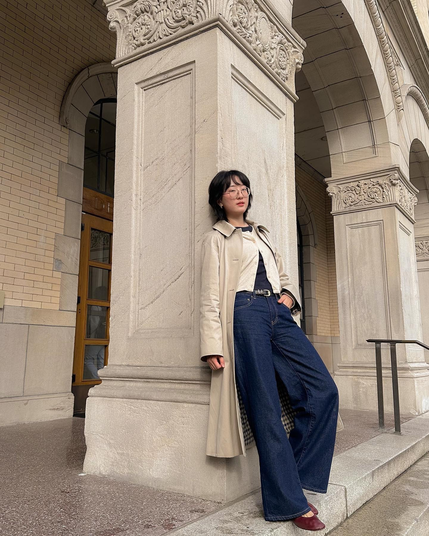 one of my all time favorite jeans (sooo worth every penny)! 👖 dark wash, low rise, & wide leg fit. they’re on the light weight side, so great for spring & warmer weather. wearing size S <3 

#LTKStyleTip #LTKSpringSale