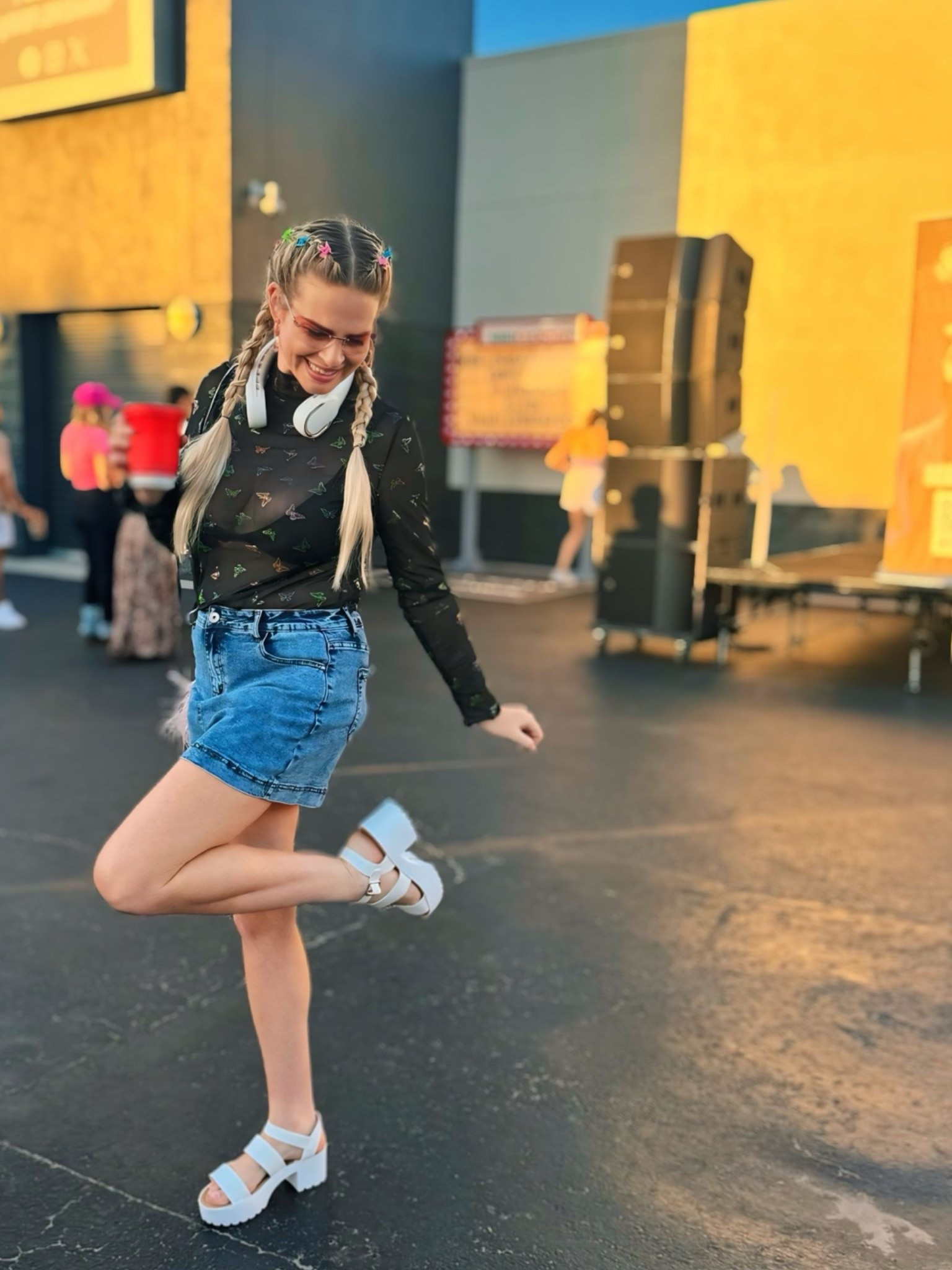 🩷Forever a 90’s Girl🩷

Hilary Duff Concert Outfit
Y2K Outfit
Y2K style
Millennial Style
Concert outfit
Hilary Duff Style
Butterfly top
Butterfly clips
Platform wedges
Platform heels
Jelly shoes
Jelly heels
Jelly platform shoes

#LTKootd #LTKSeasonal