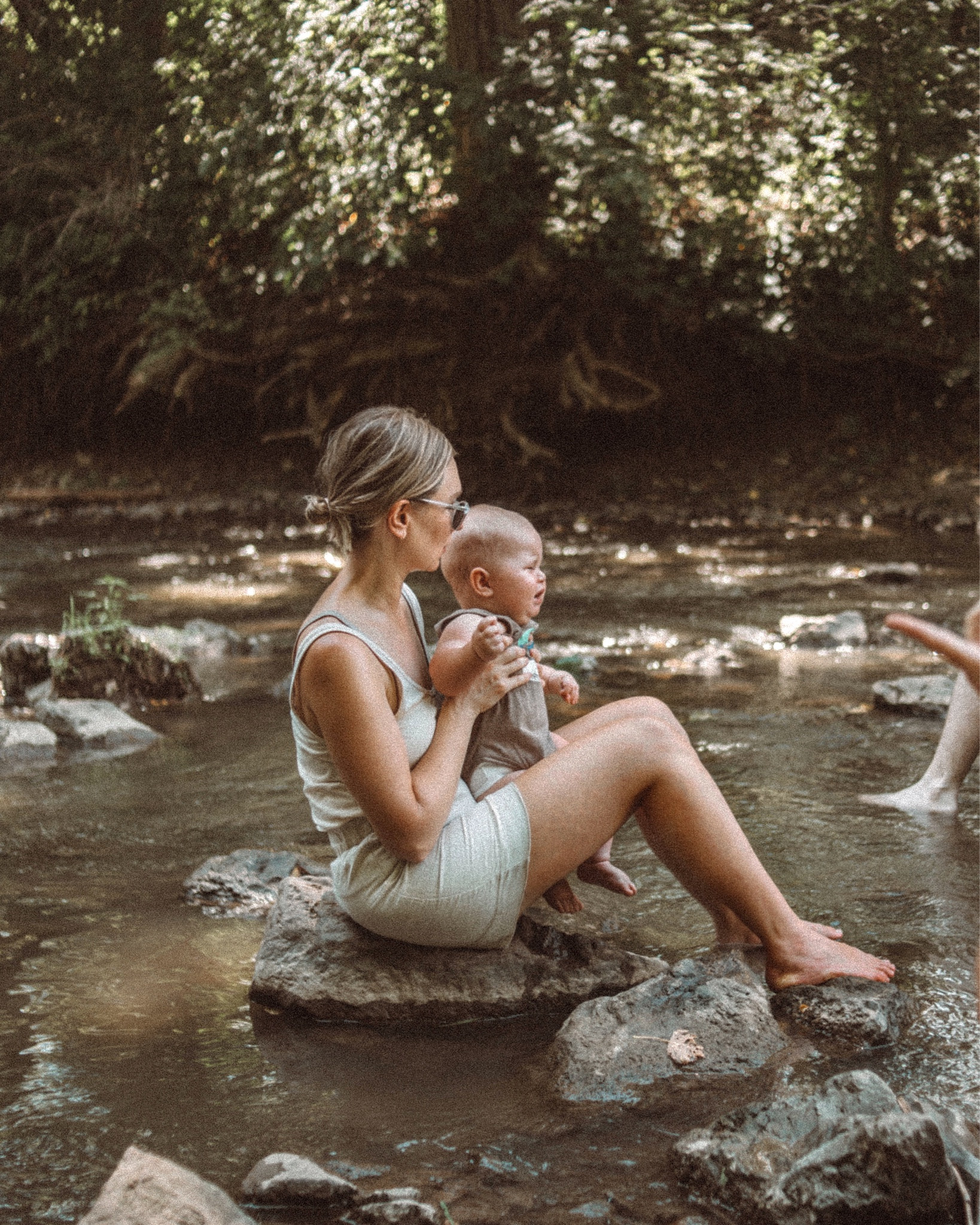 Warm weather mom outfit idea

#LTKSeasonal