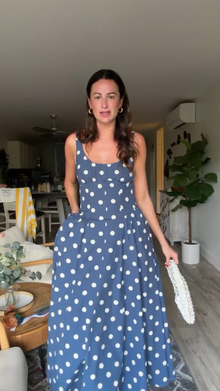 Abercrombie dresses are 25% off plus an extra 25% off with code: AFLTK!!  This one is a dres but sizes are going fast!!! Linking this one and so may more on sale! 

#LTKootd #LTKSaleAlert #LTKTall