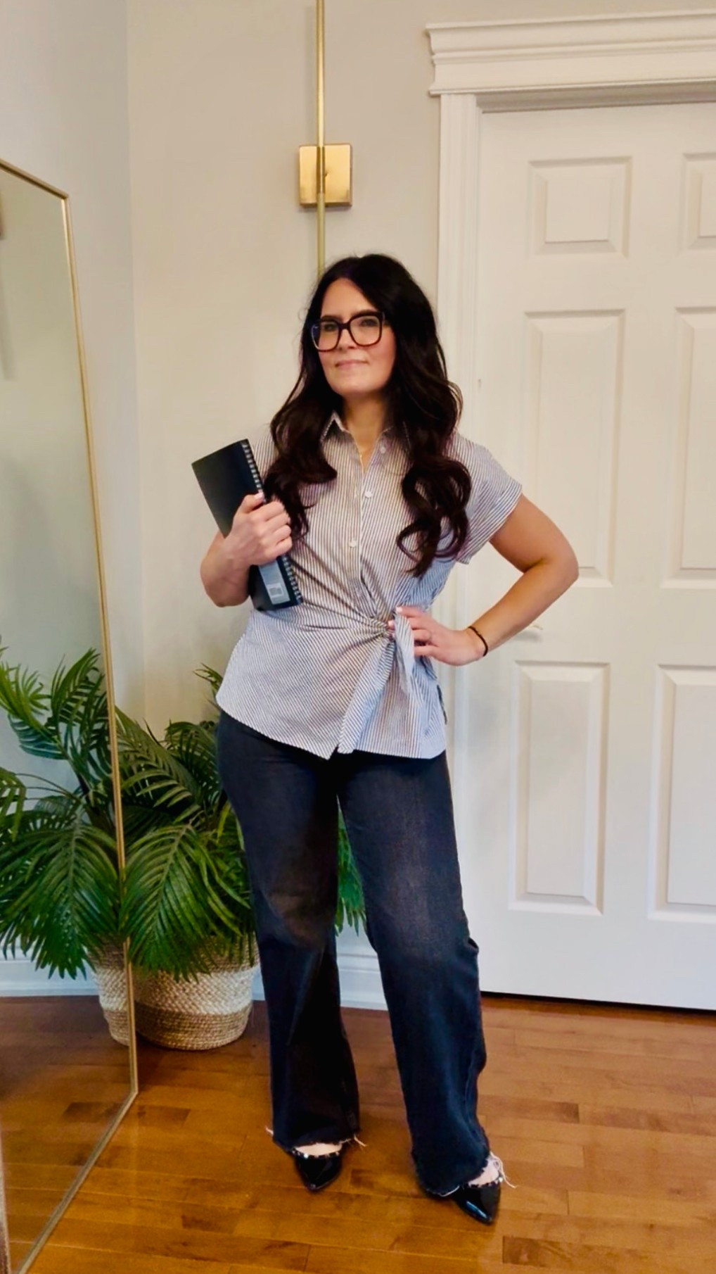 Love this blouse from Aritzia…so polished…wear it with jeans or dress pants 💋 

#LTKOver40 #LTKootd #LTKmomlife