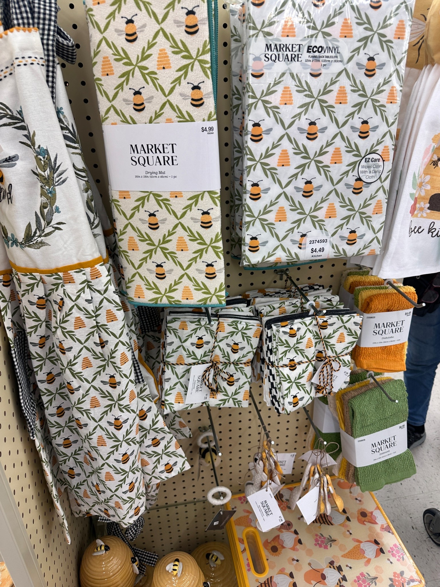 Bee Decor for Spring 🐝 🌺 

#LTKHome #LTKSeasonal
