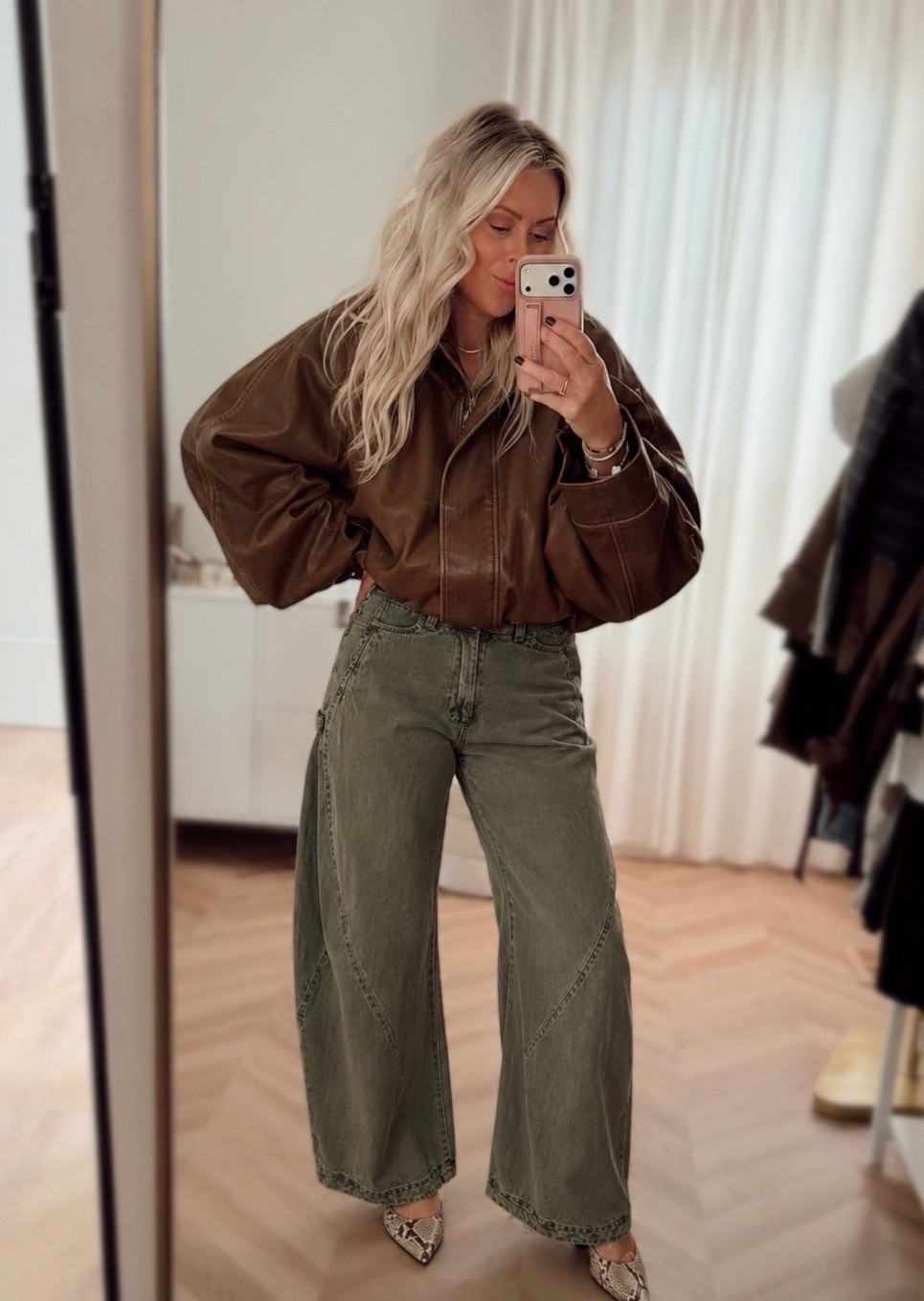 🤎🍂🌧️ loving these pants sm! Jacket also comes in black


Fall style, fall outfits. Bomber jacket. Cargo pants.

#LTKootd #LTKSeasonal #LTKgrwm