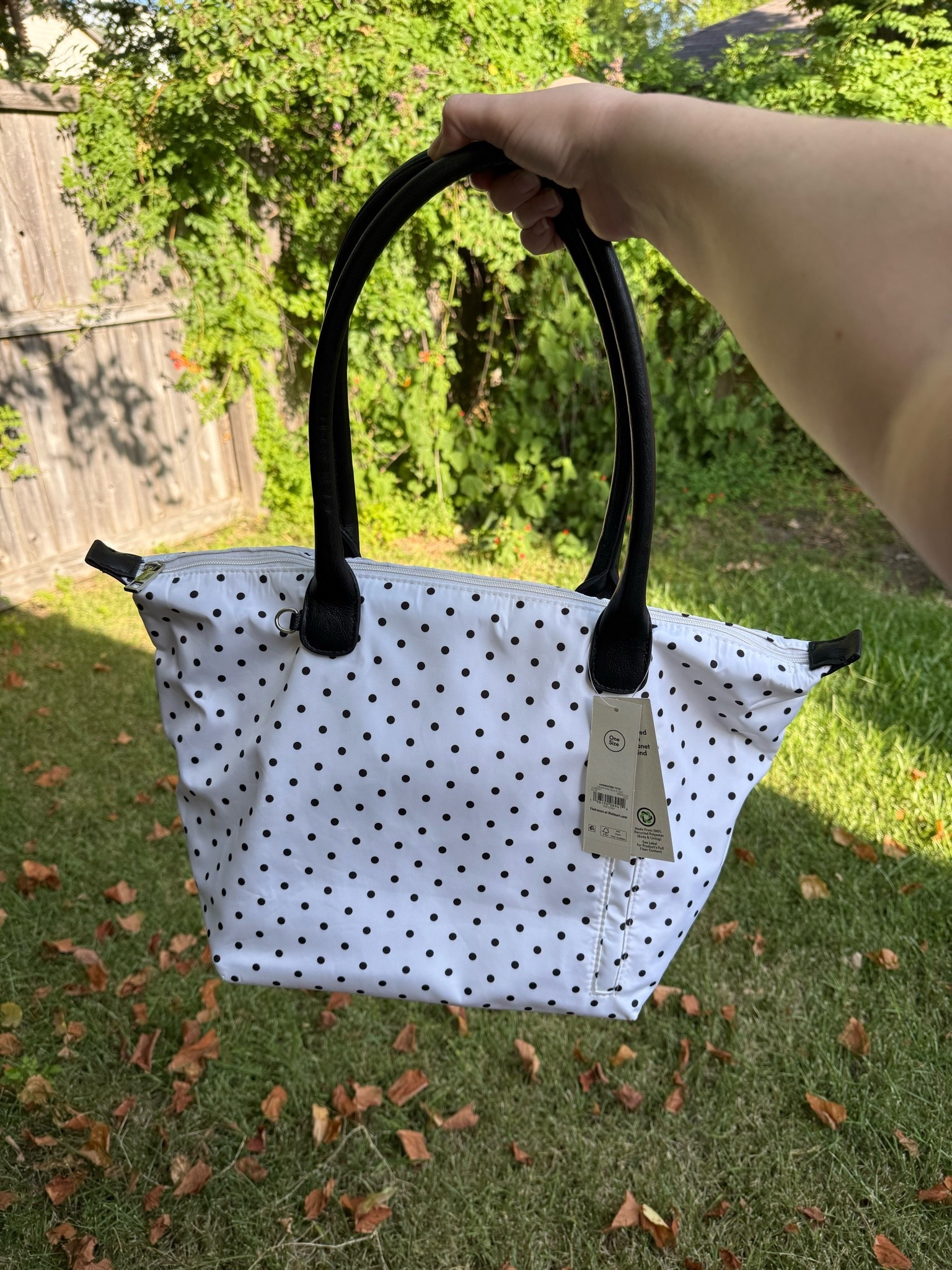 The CUTEST bag under $20!! Brb buying scotch guard spray for it asap! 
•
•
#walmart #walmartfashion #walmartmusthaves #polkadot #lookforless