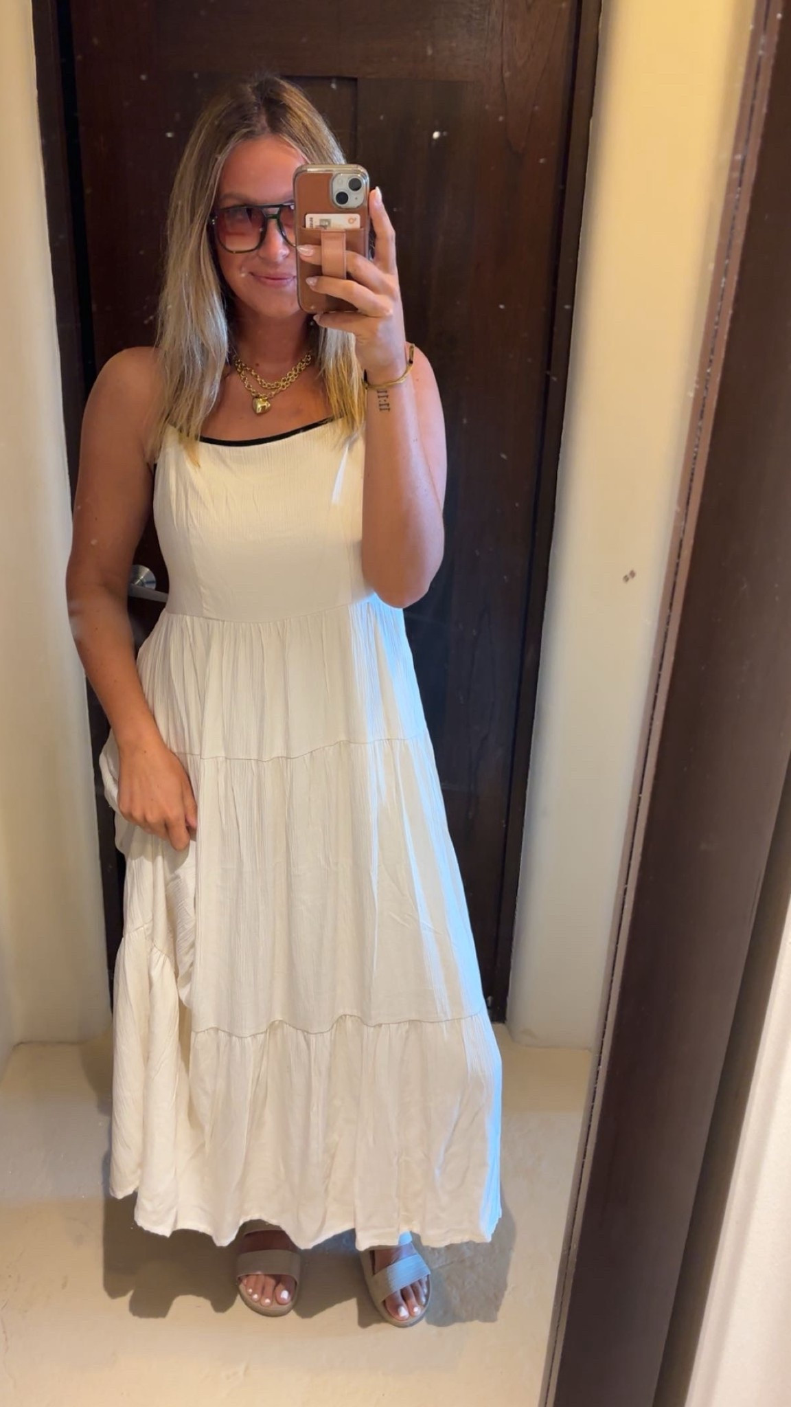 vacation outfits >>

date night, honeymoon, beach, tropical, resort, linen dress, bridal, bachelorette 