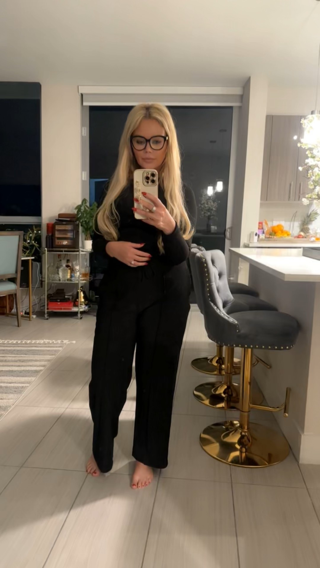 Get this chic outfit for day or night #activewear #workoutfit #casualoutfit #allblackeverything 

#LTKActive #LTKHoliday #LTKStyleTip