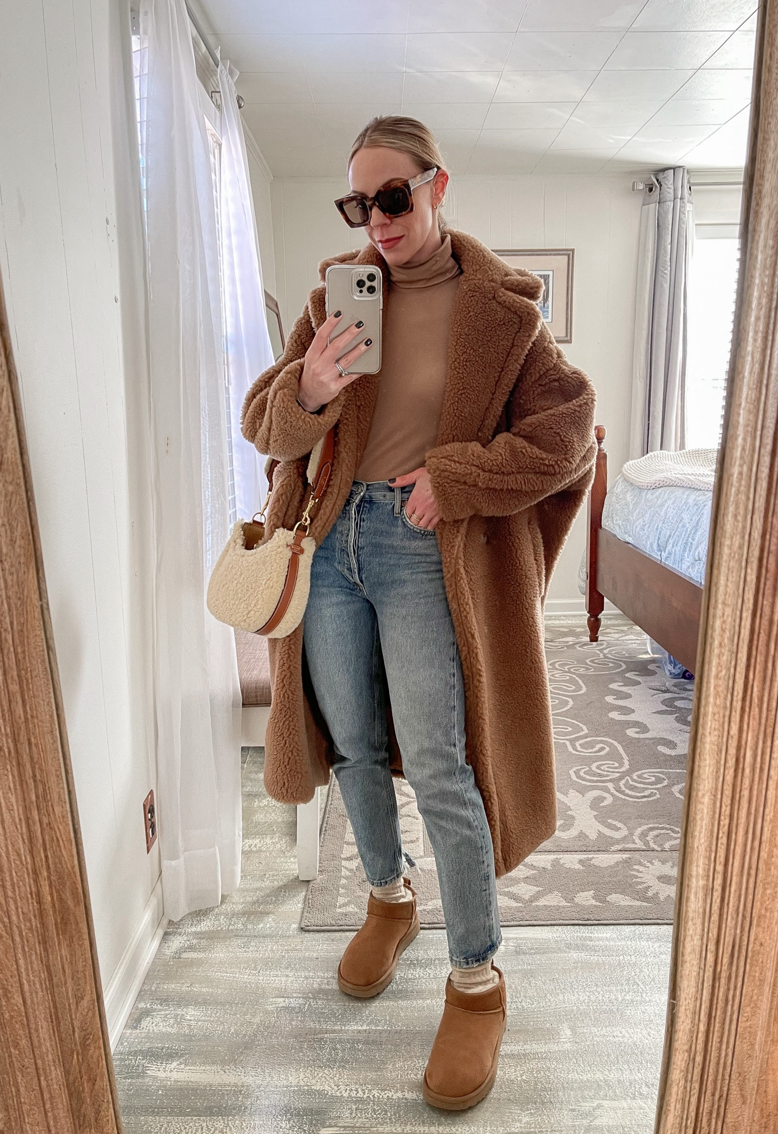 Teddy coat outfit, winter outfit, shearling handbag, Ugg mini boots 

#LTKshoecrush #LTKMostLoved #LTKSeasonal