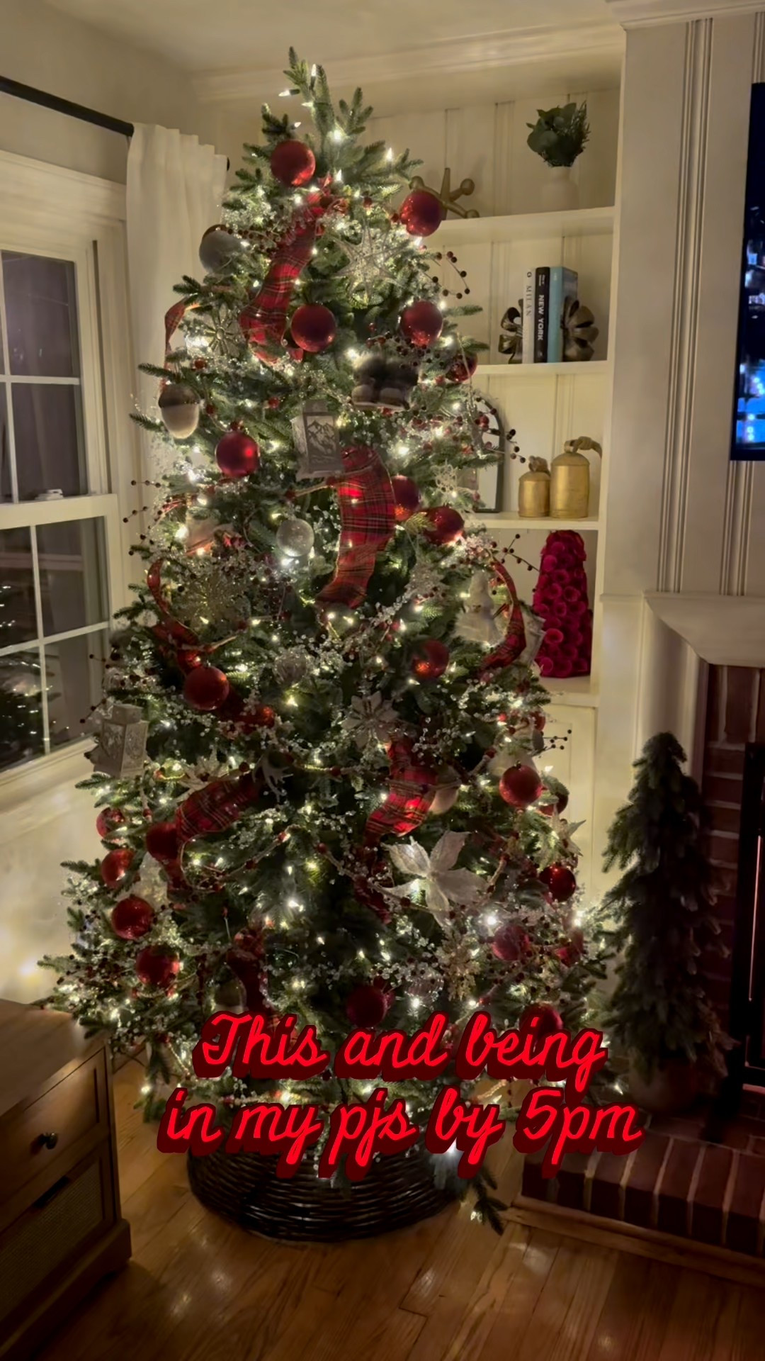 Can anyone else relate?! 🙋🏼‍♀️ I’ve been dreaming of this night all week! I love cozy nights in. 

#LTKHoliday #LTKHome