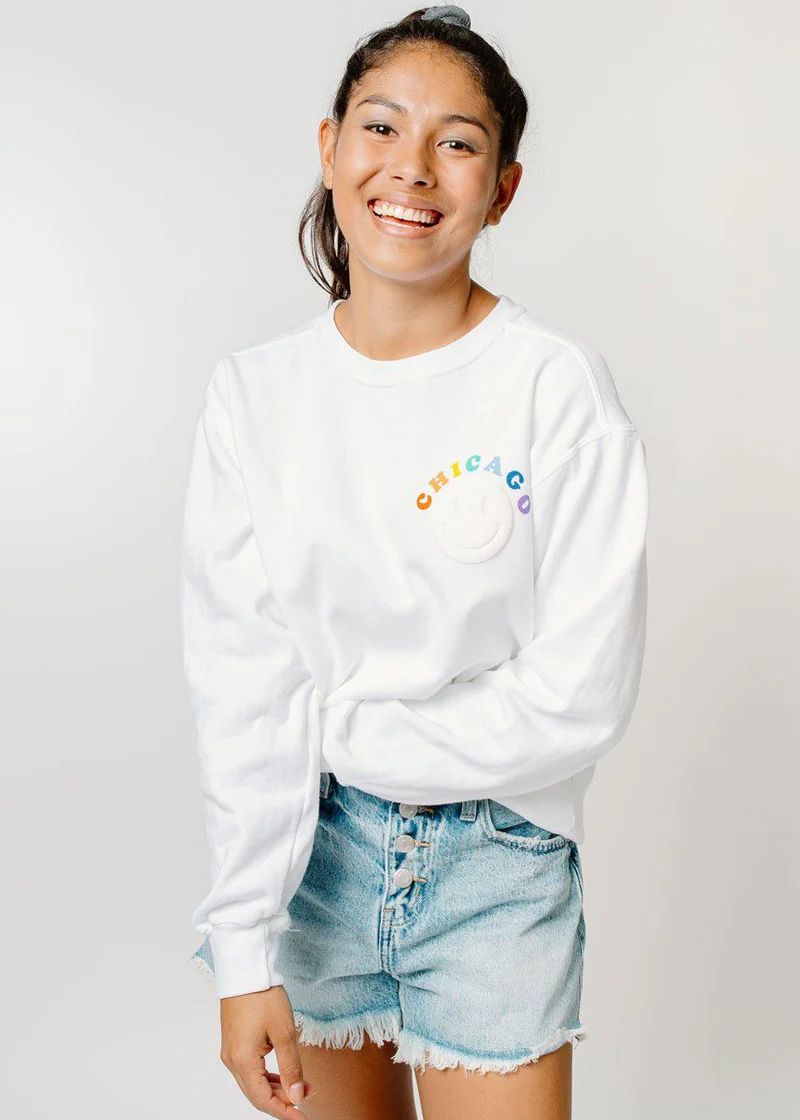 Chicago Smiley Puff Sweatshirt - White | Alice & Wonder