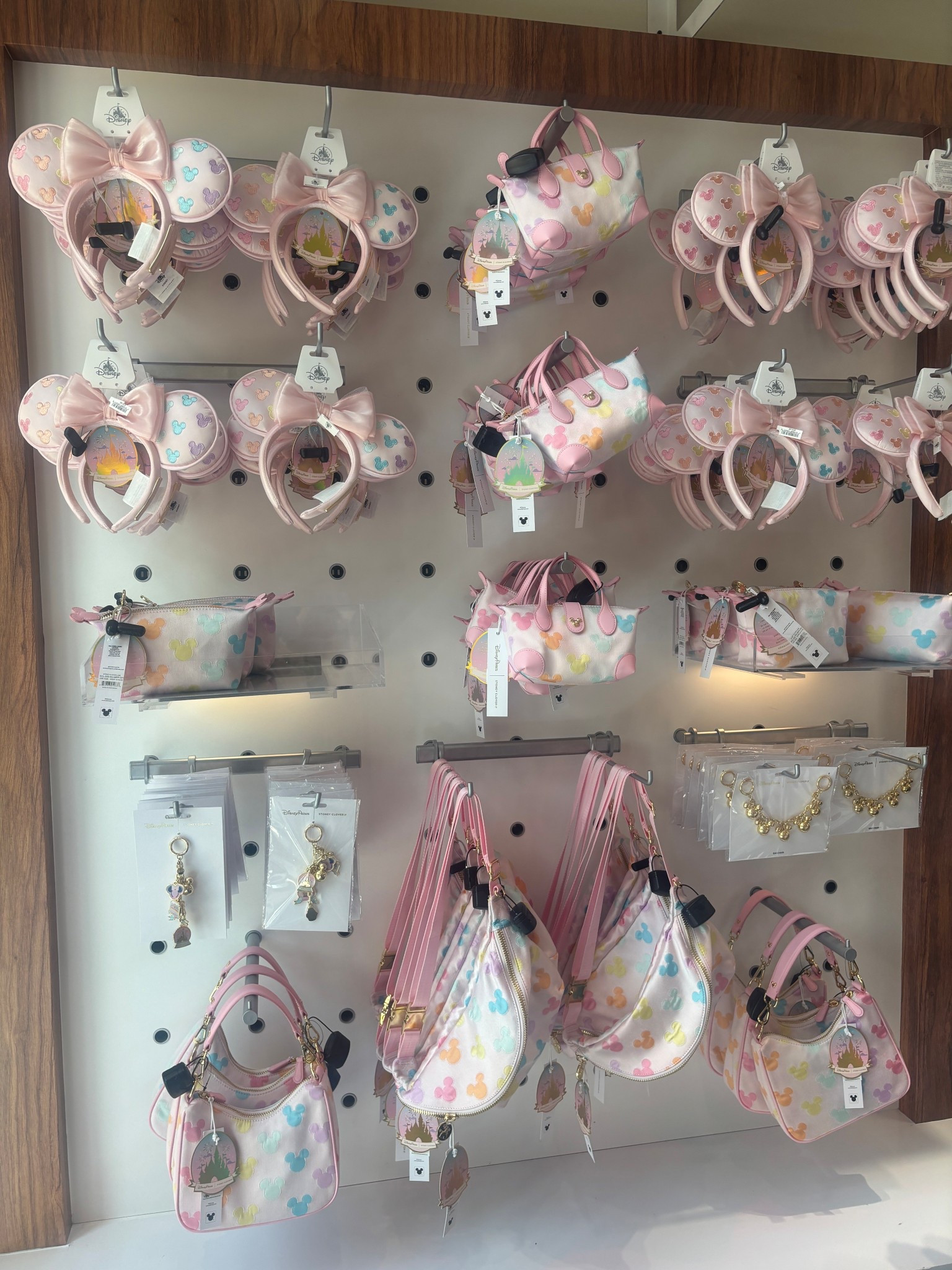 Love the new stony Clover Disney line


#LTKMothersDay #LTKgrwm #LTKmomlife