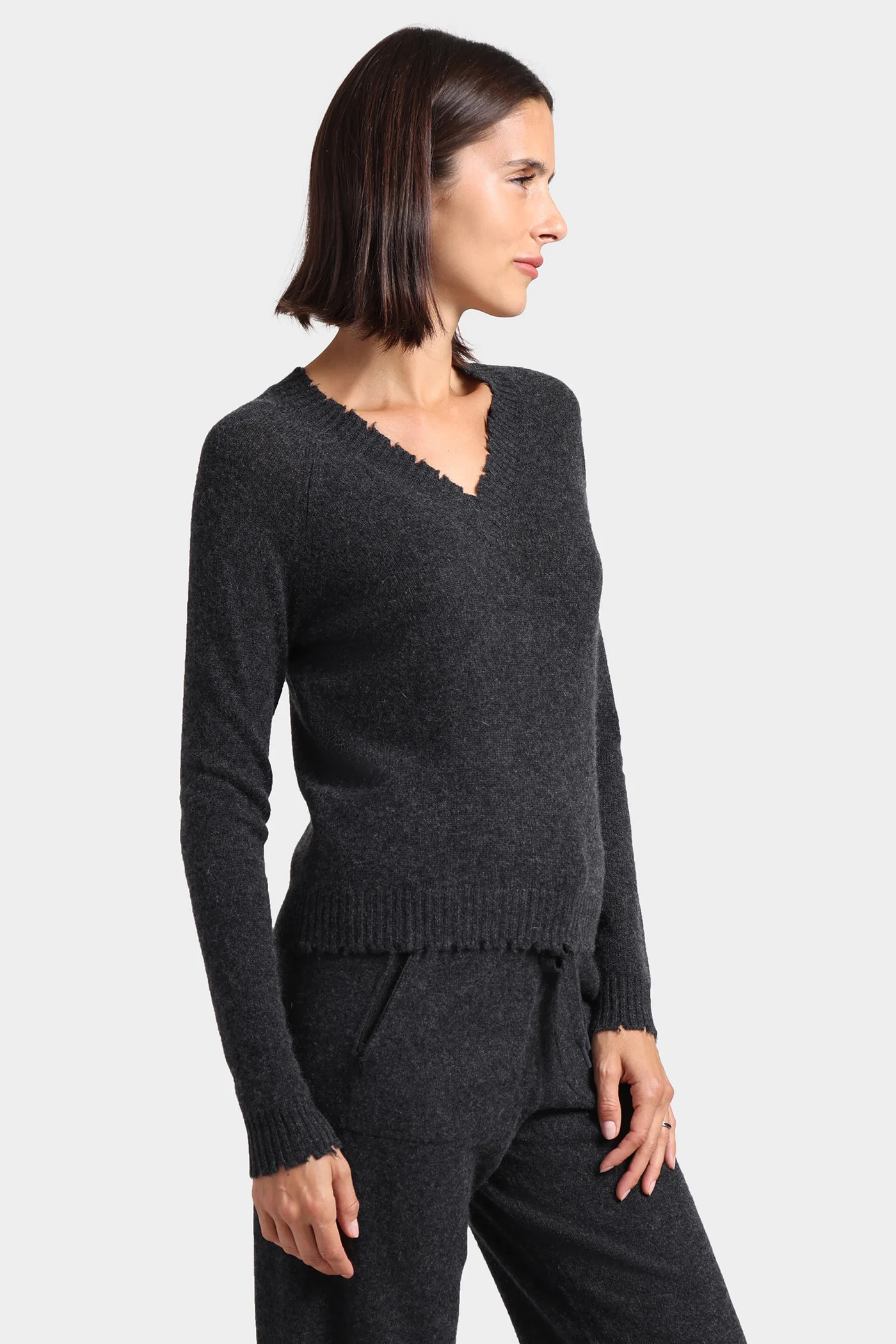 7 Gauge Cashmere Frayed Edge Cropped V | Minnie Rose